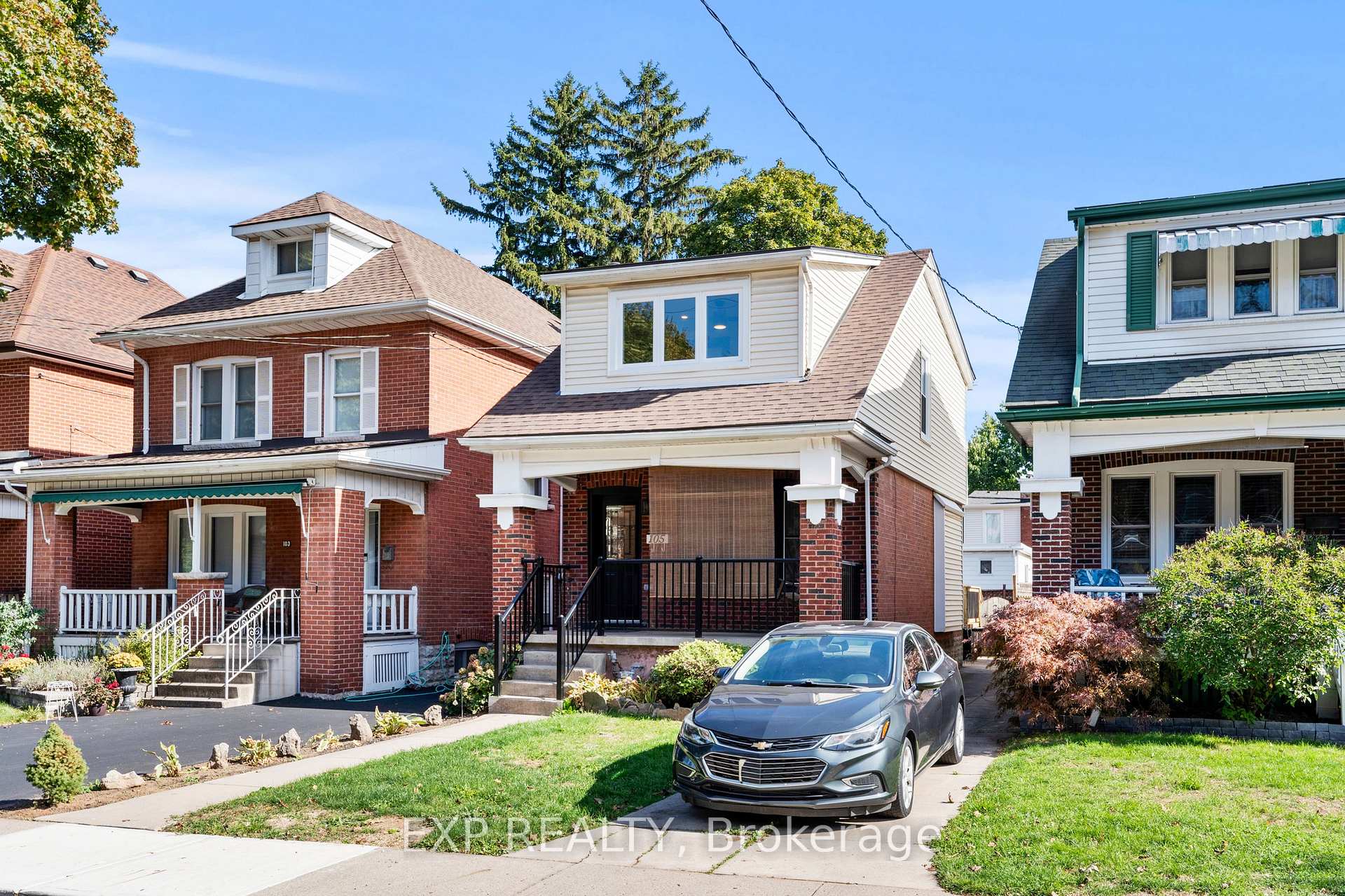 Photo 4 of 105 Rothsay Avenue, Hamilton, Delta — HOMEH