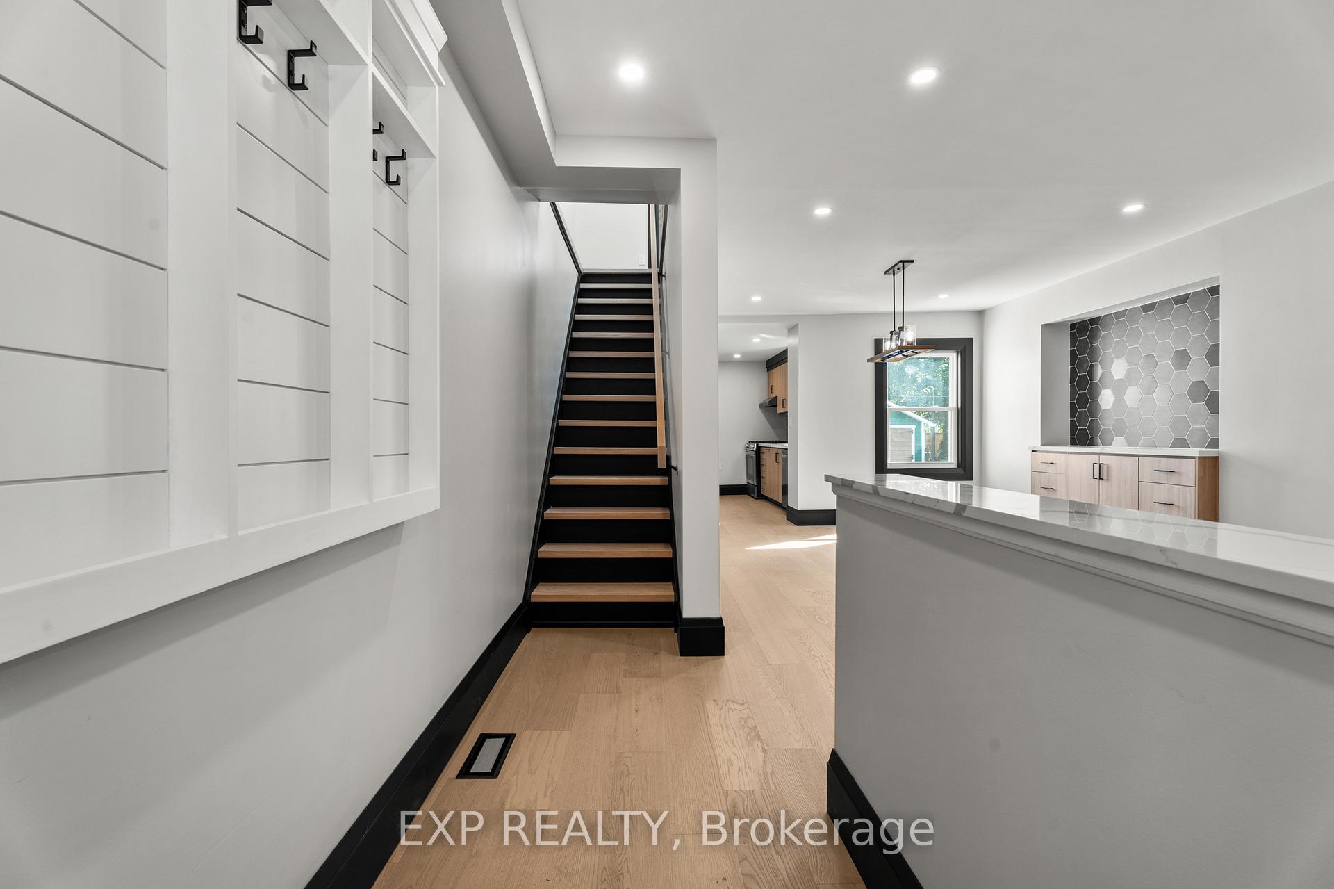 Photo 7 of 105 Rothsay Avenue, Hamilton, Delta — HOMEH