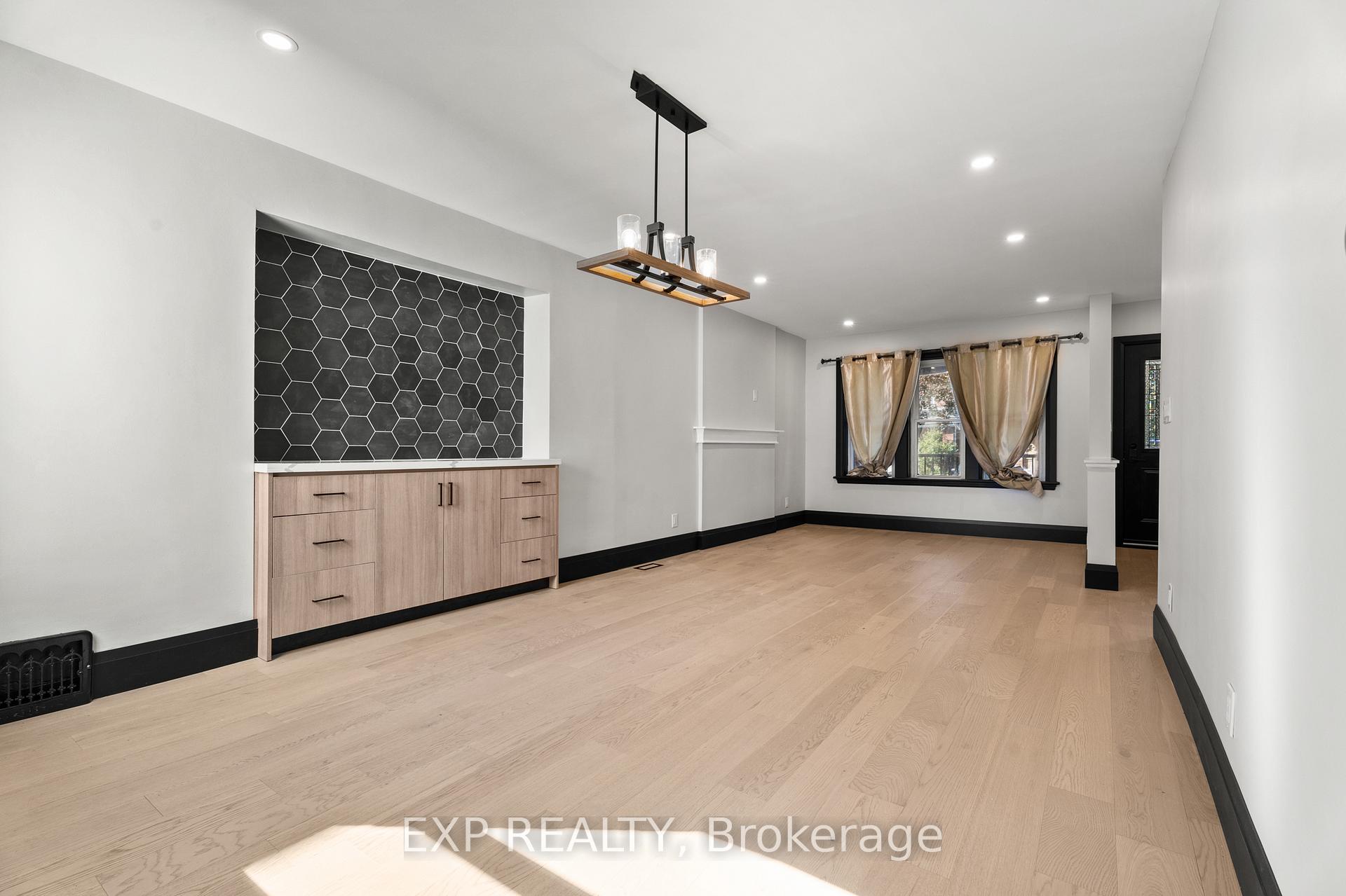 Photo 11 of 105 Rothsay Avenue, Hamilton, Delta — HOMEH