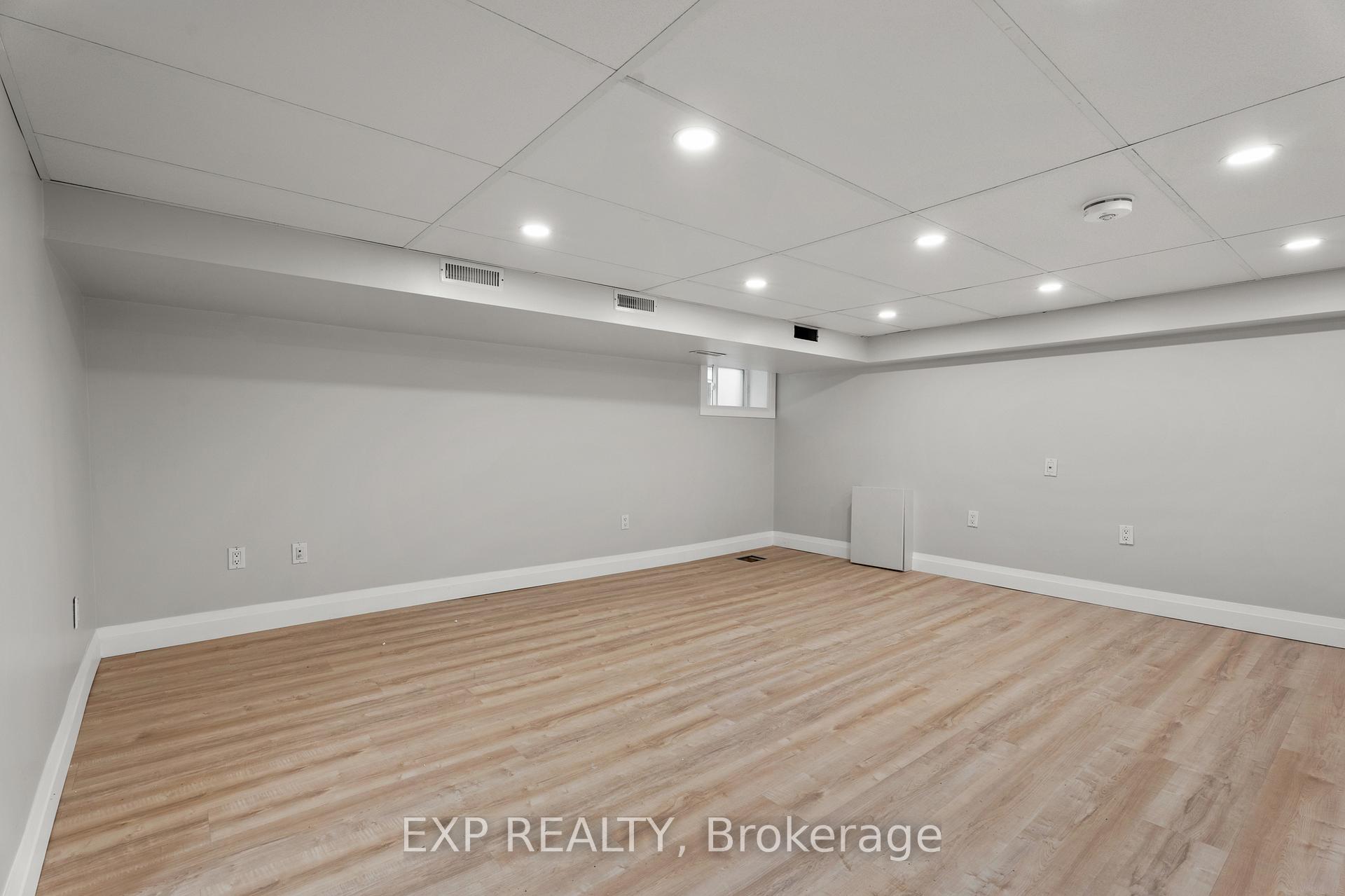Photo 27 of 105 Rothsay Avenue, Hamilton, Delta — HOMEH