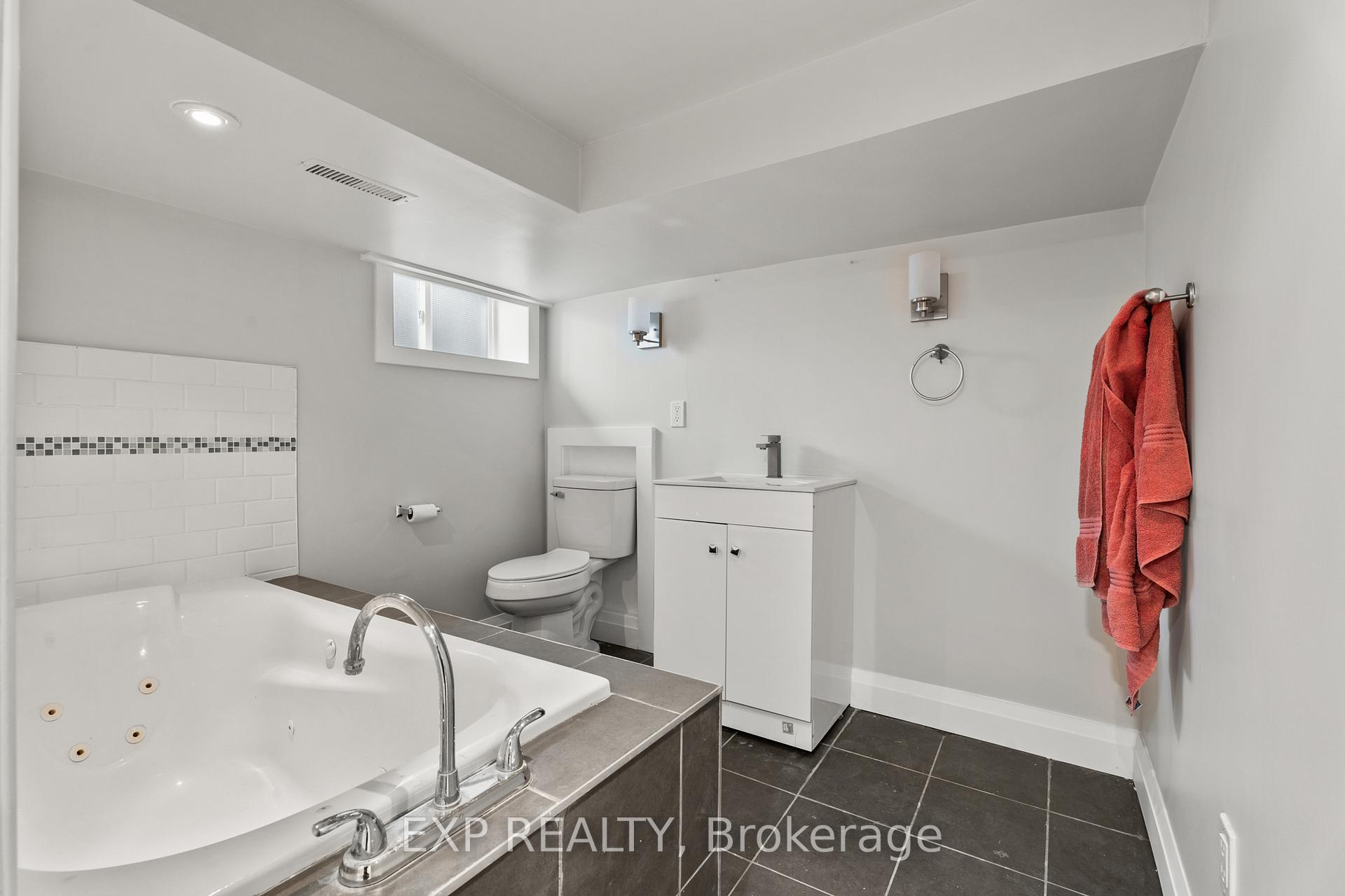 Photo 29 of 105 Rothsay Avenue, Hamilton, Delta — HOMEH