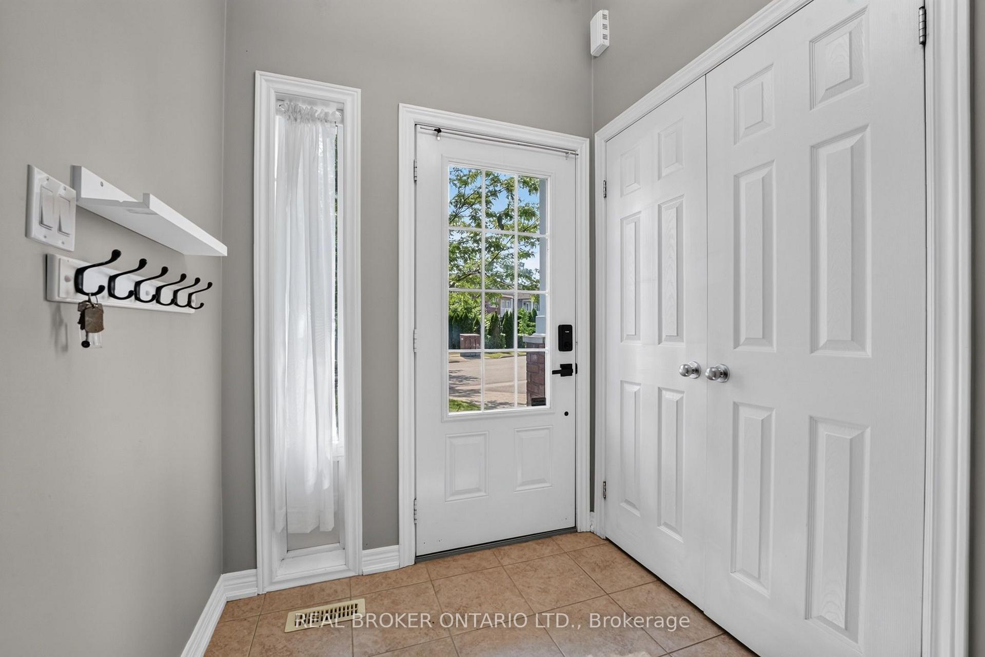 Photo 5 of 8 Chloe Street, St. Catharines, E. Chester — HOMEH