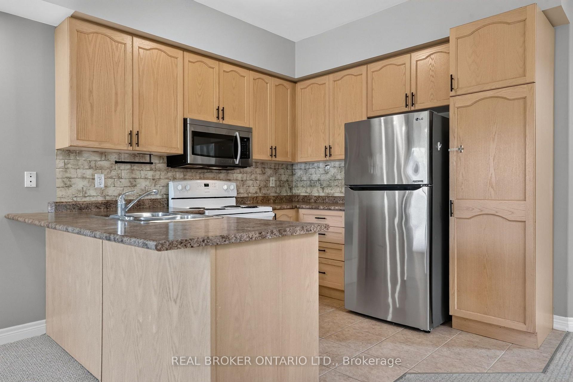 Photo 14 of 8 Chloe Street, St. Catharines, E. Chester — HOMEH