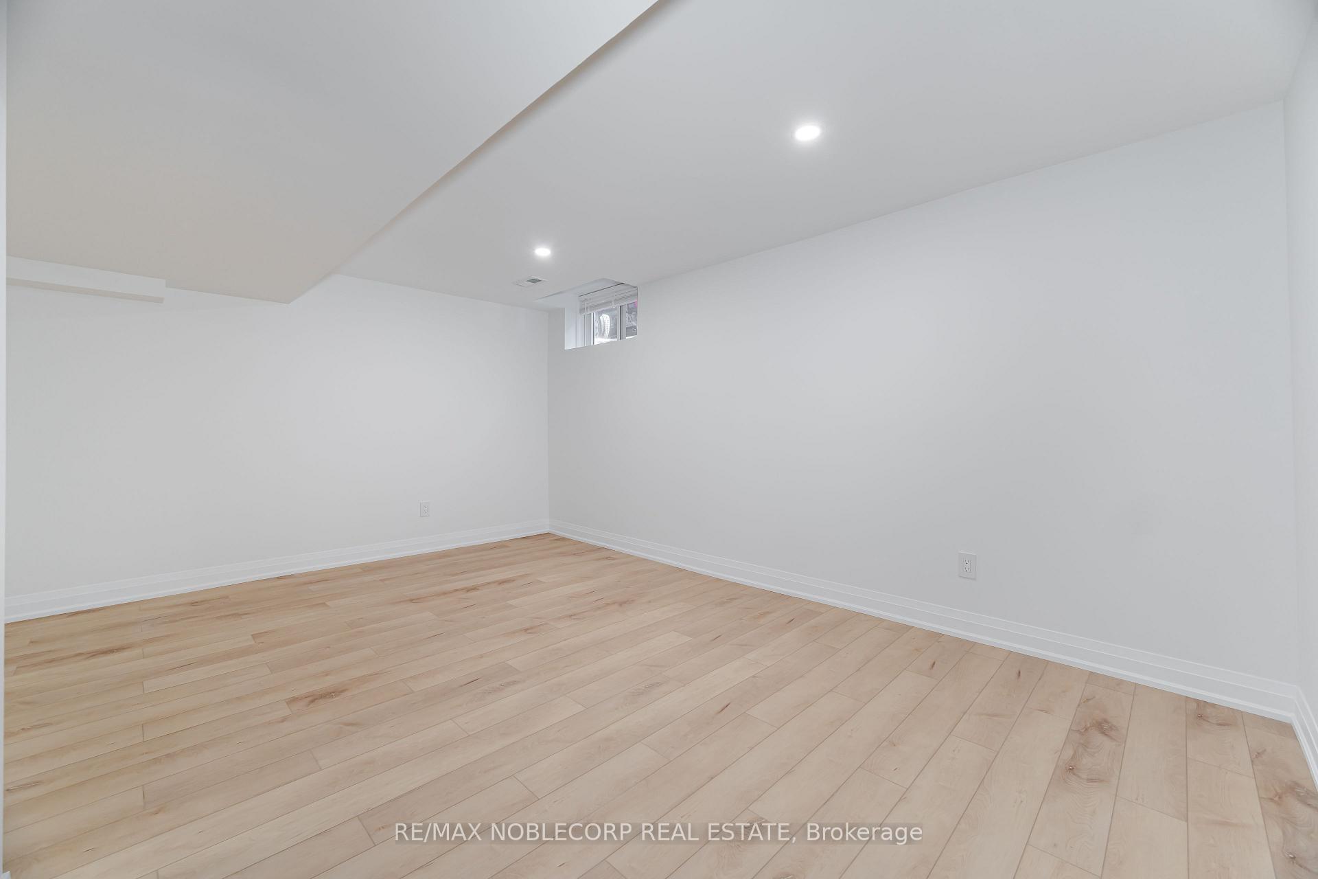 Photo 5 of Unit Lower, 131 Dunstan Crescent, Vaughan, West Woodbridge — HOMEH