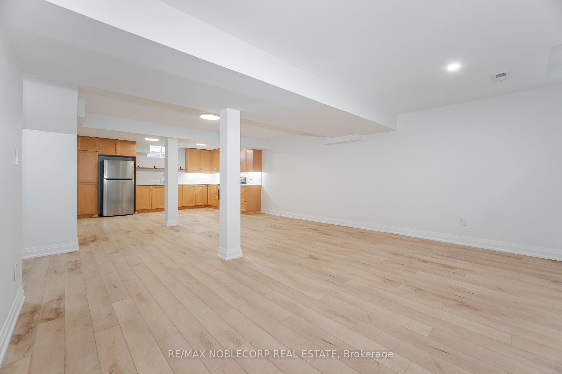 Photo 6 of Unit Lower, 131 Dunstan Crescent, Vaughan, West Woodbridge — HOMEH