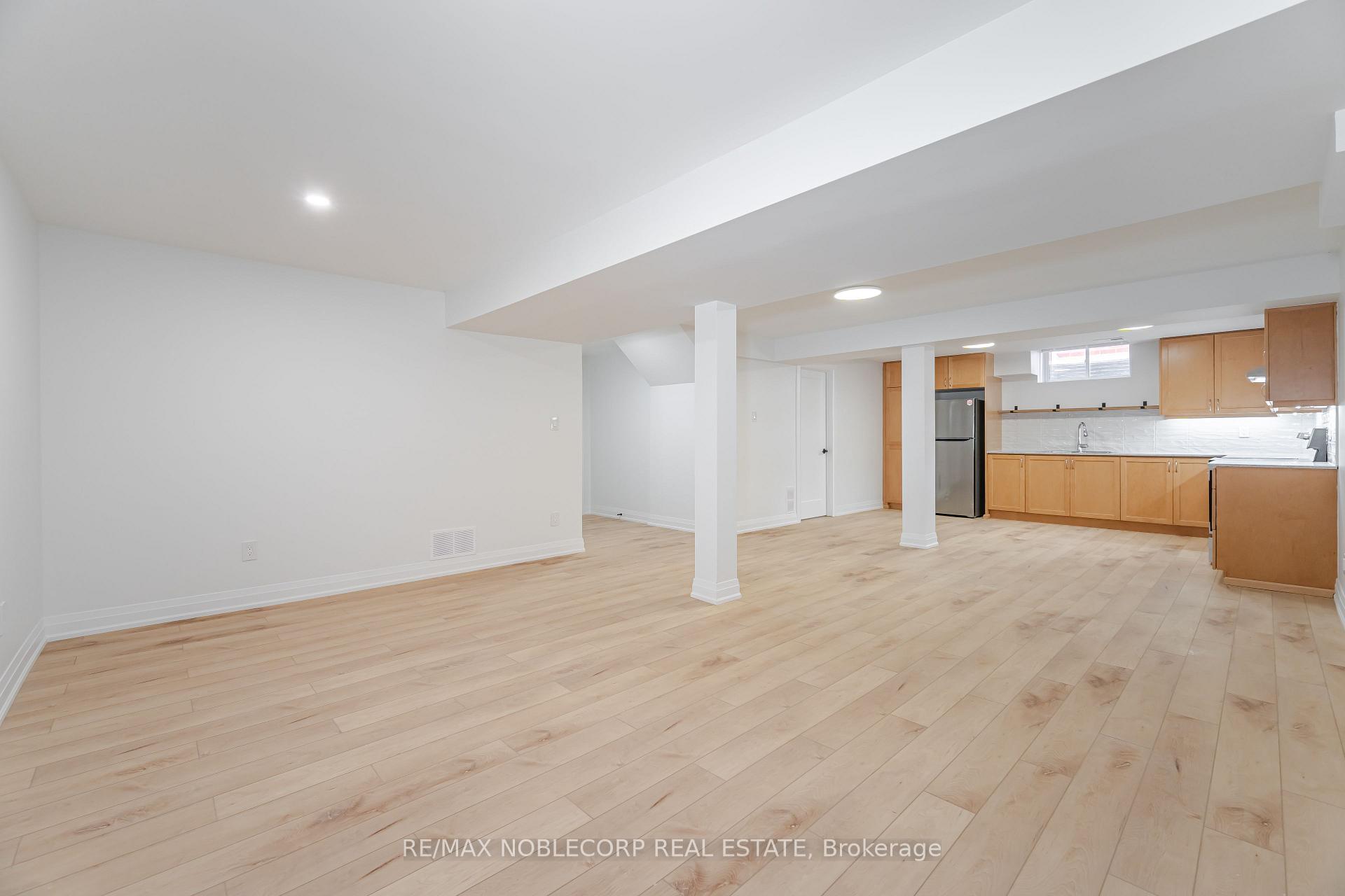 Photo 7 of Unit Lower, 131 Dunstan Crescent, Vaughan, West Woodbridge — HOMEH