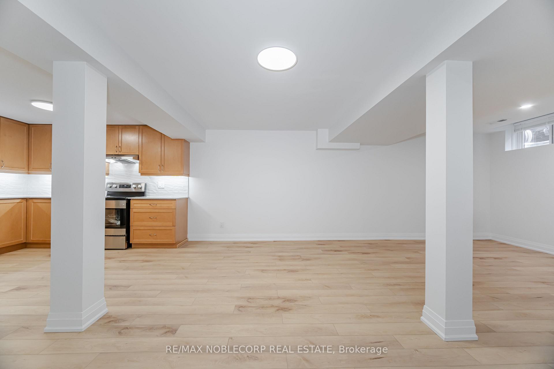 Photo 9 of Unit Lower, 131 Dunstan Crescent, Vaughan, West Woodbridge — HOMEH