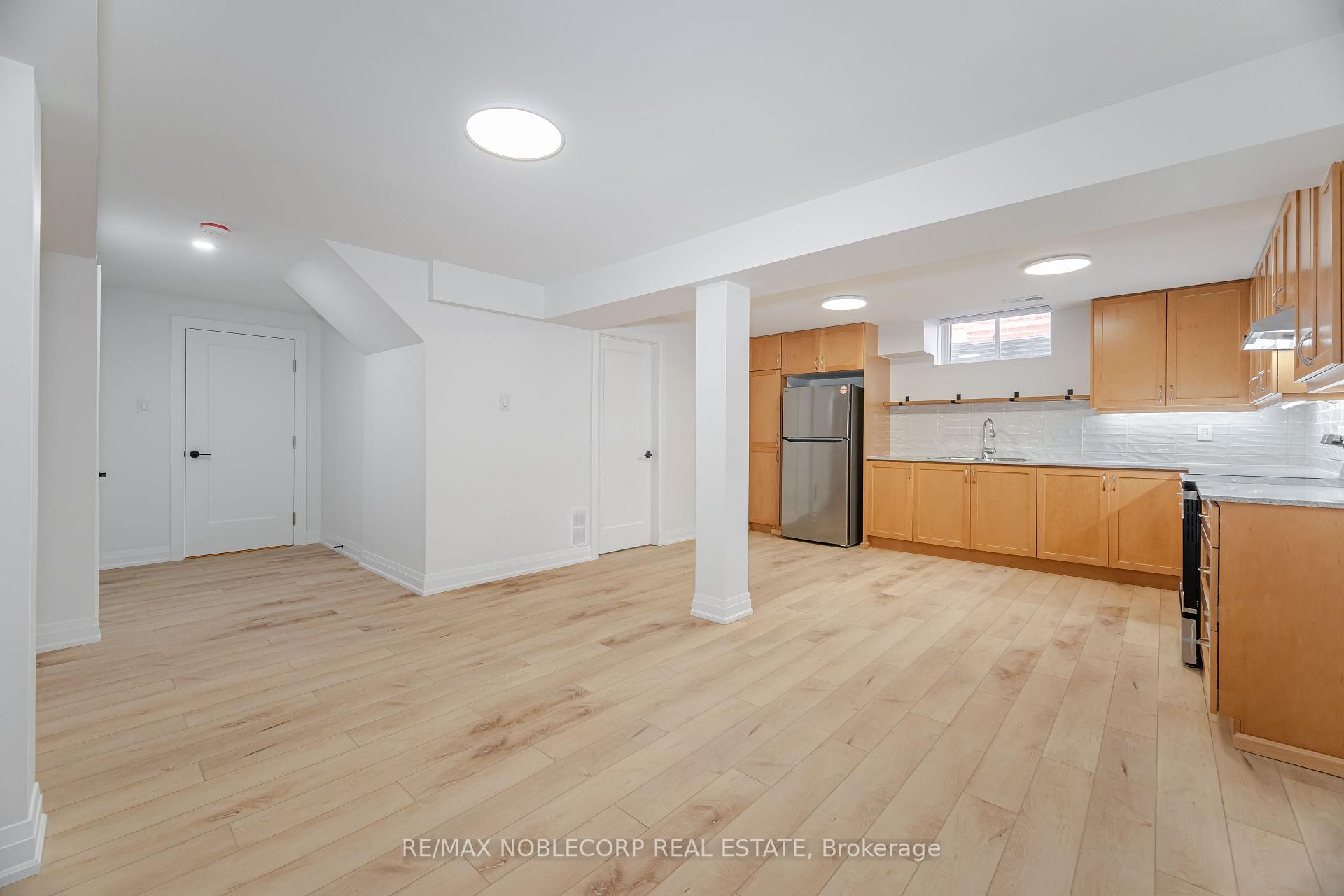 Photo 11 of Unit Lower, 131 Dunstan Crescent, Vaughan, West Woodbridge — HOMEH