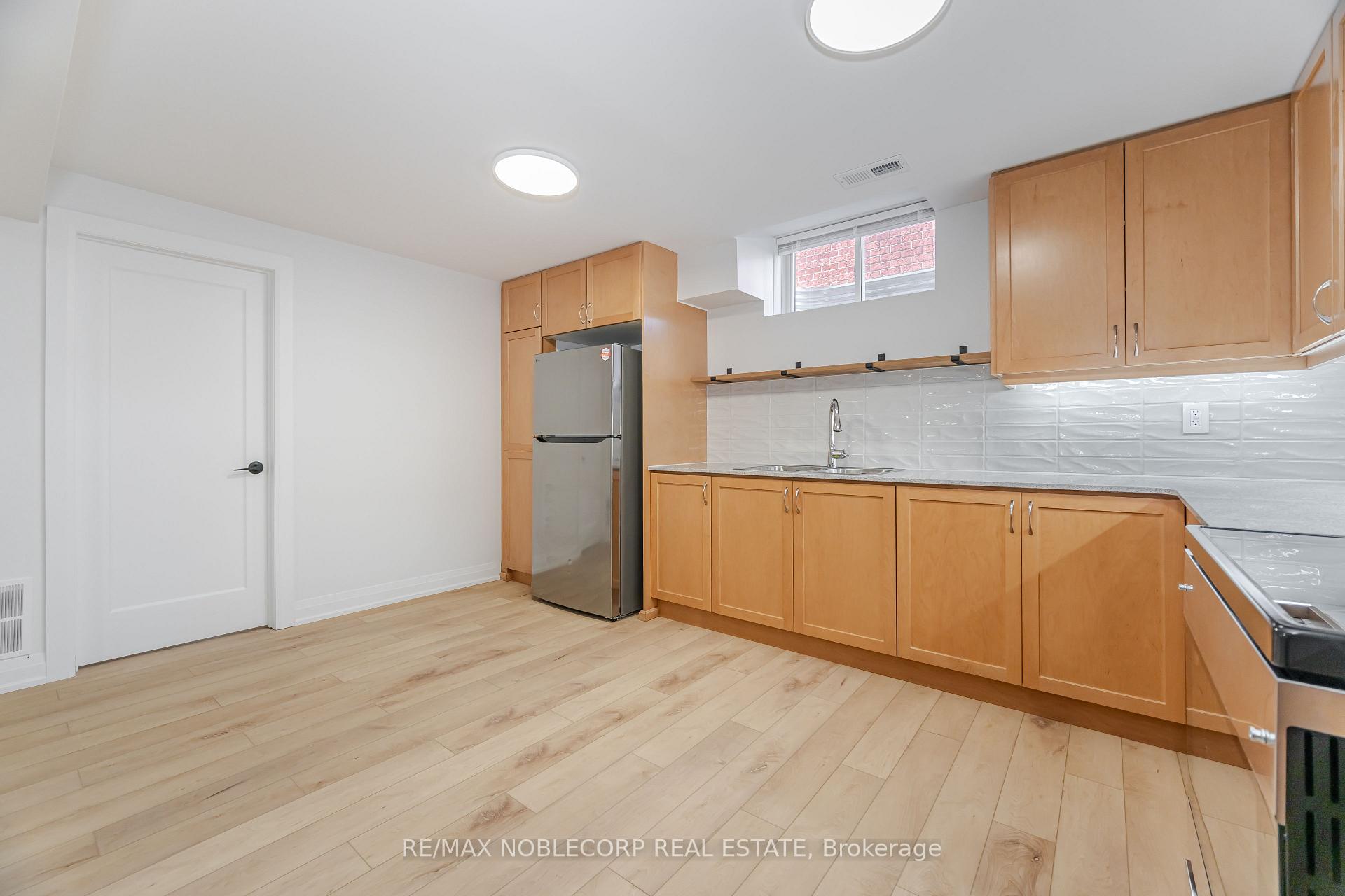 Photo 14 of Unit Lower, 131 Dunstan Crescent, Vaughan, West Woodbridge — HOMEH