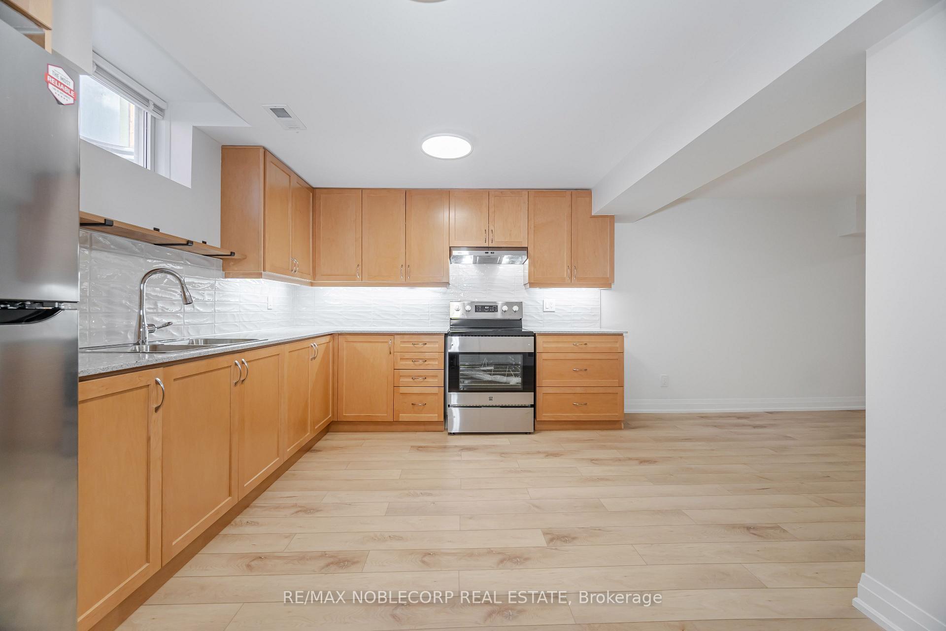 Photo 15 of Unit Lower, 131 Dunstan Crescent, Vaughan, West Woodbridge — HOMEH