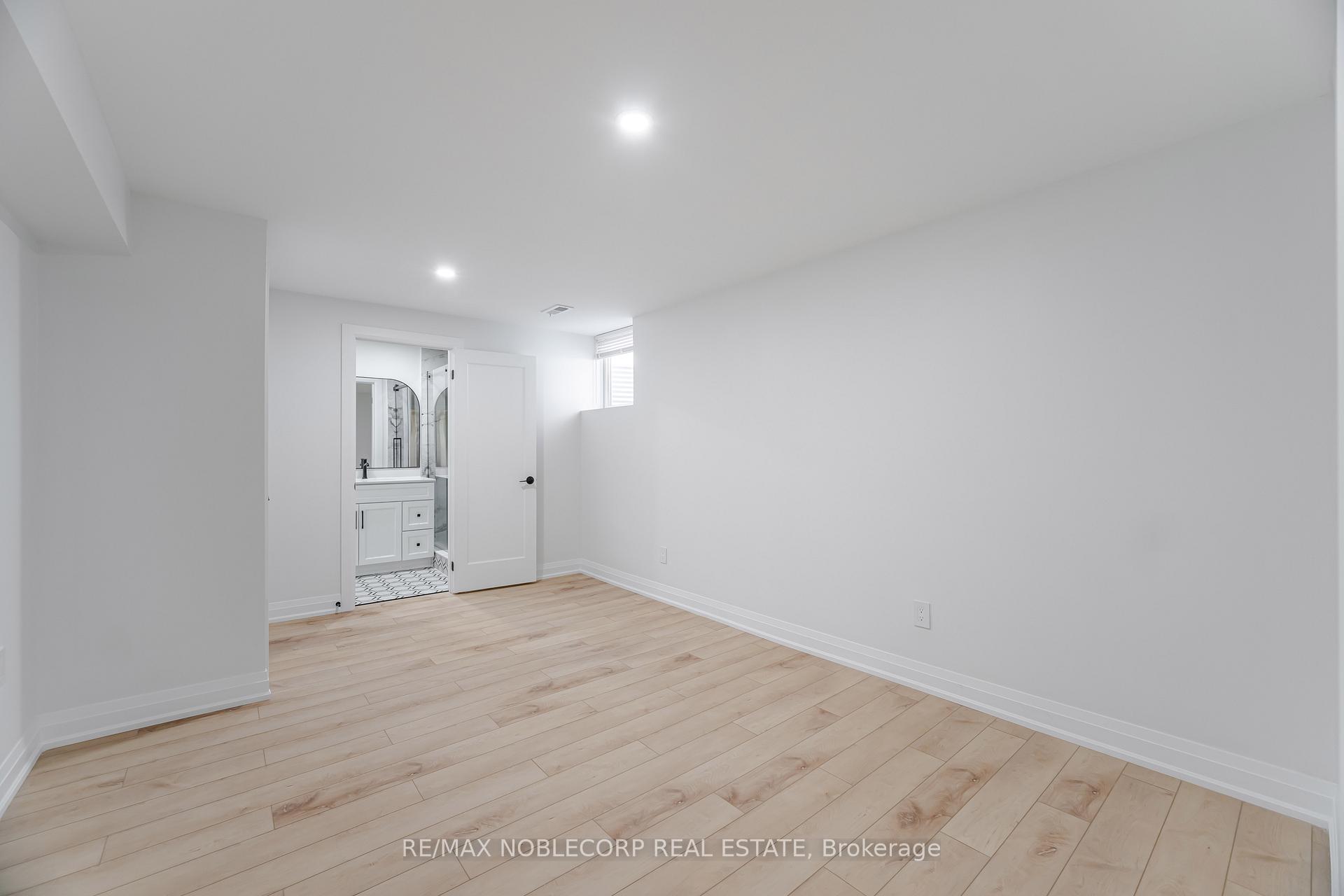Photo 18 of Unit Lower, 131 Dunstan Crescent, Vaughan, West Woodbridge — HOMEH