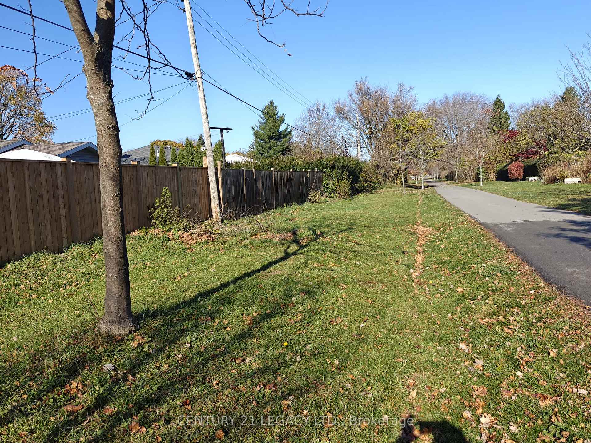 Photo 21 of 62 Woodelm Drive, St. Catharines, Carlton/Bunting — HOMEH