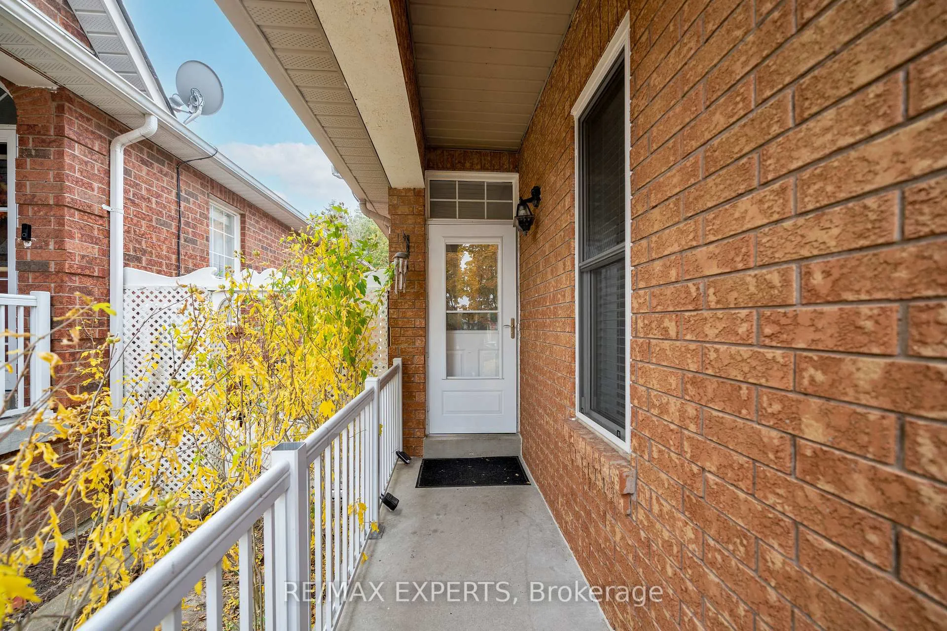 Photo 3 of 31 Markwood Crescent, Whitby, Rolling Acres — HOMEH