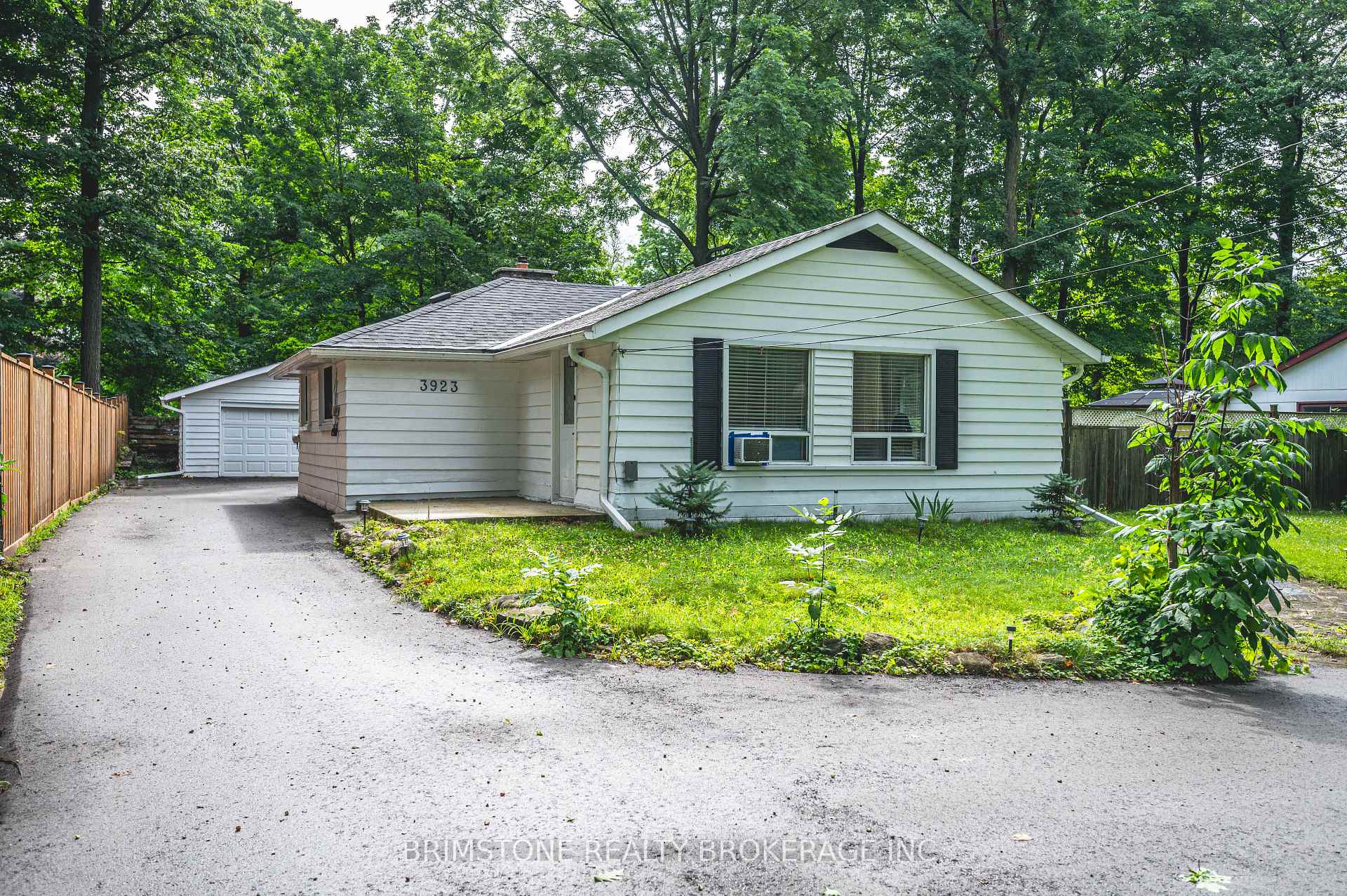 Photo of 3923 Algonquin Avenue