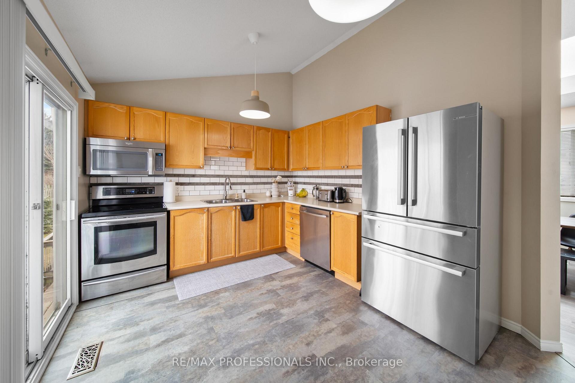 Photo 7 of 522 Trico Drive, Cambridge, Lang's Farm — HOMEH