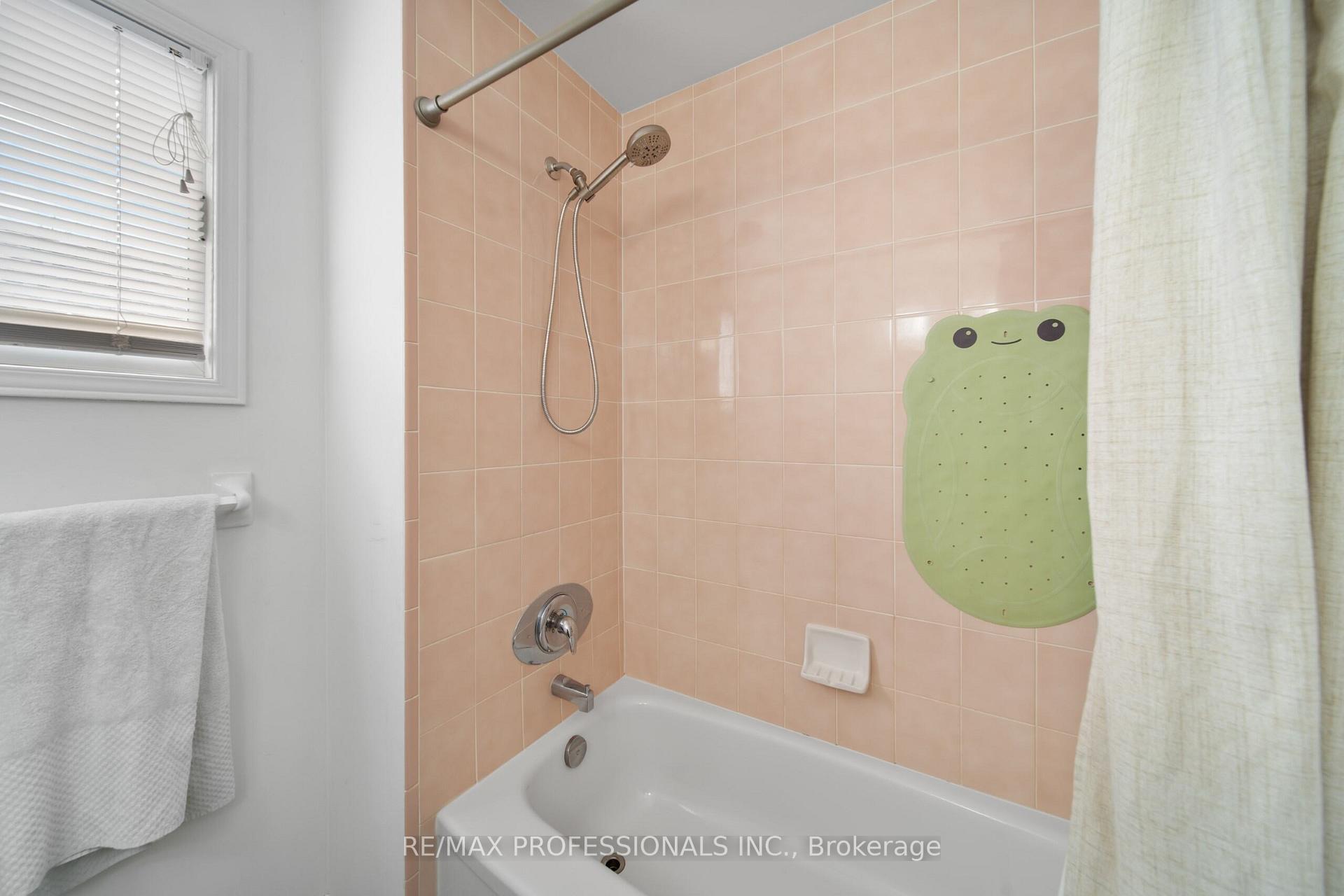 Photo 11 of 522 Trico Drive, Cambridge, Lang's Farm — HOMEH