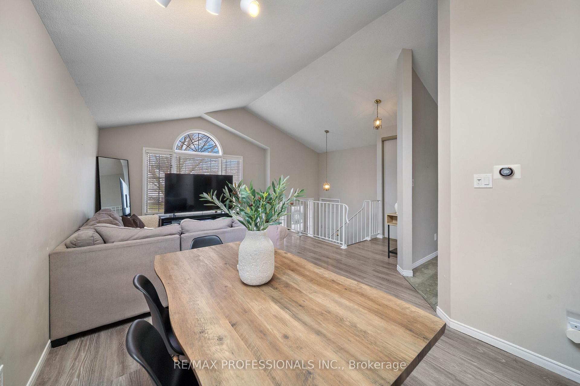 Photo 17 of 522 Trico Drive, Cambridge, Lang's Farm — HOMEH