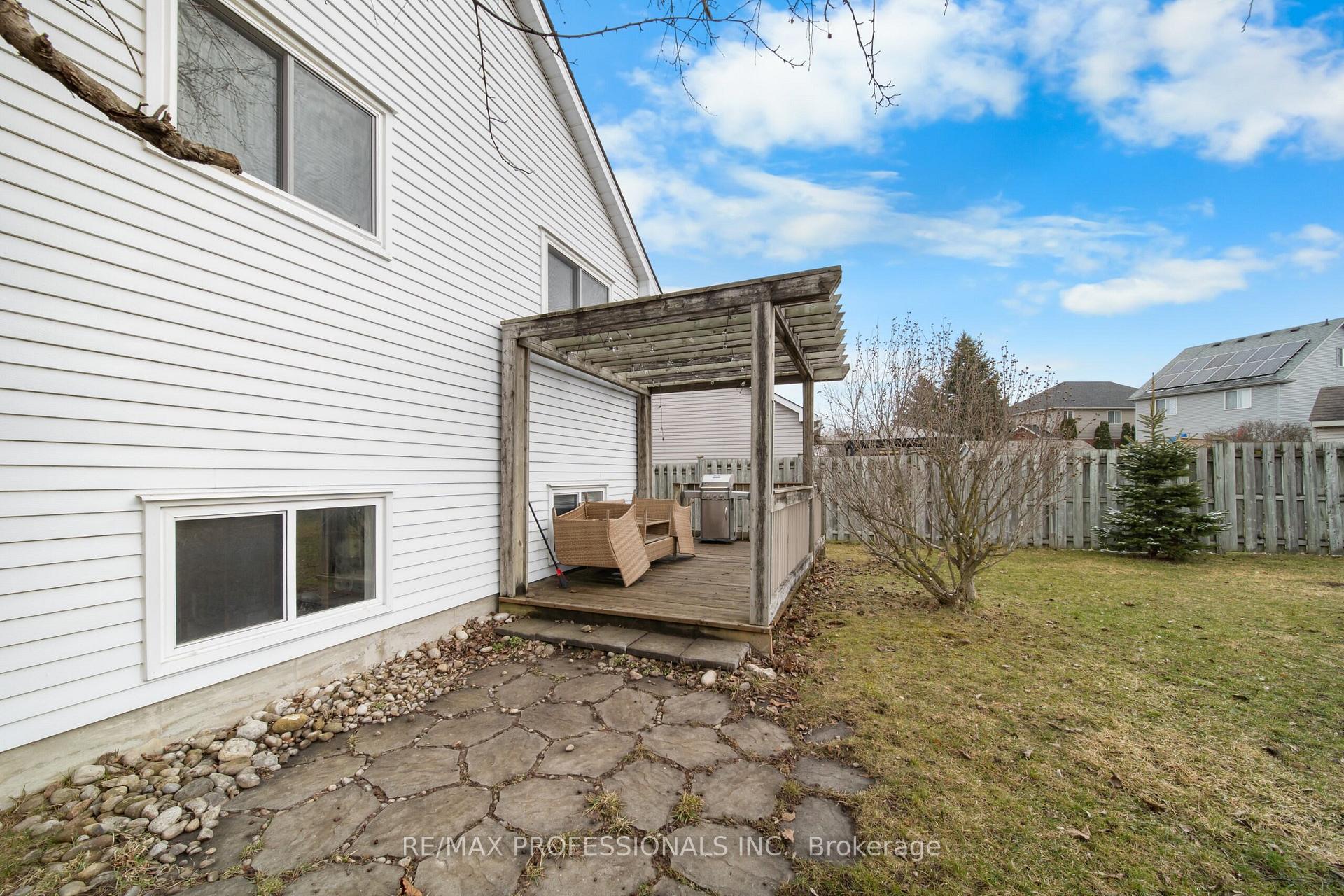 Photo 23 of 522 Trico Drive, Cambridge, Lang's Farm — HOMEH