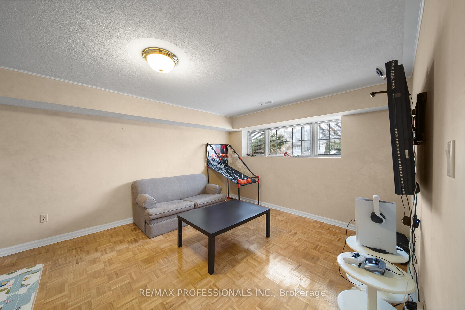 Photo 29 of 522 Trico Drive, Cambridge, Lang's Farm — HOMEH