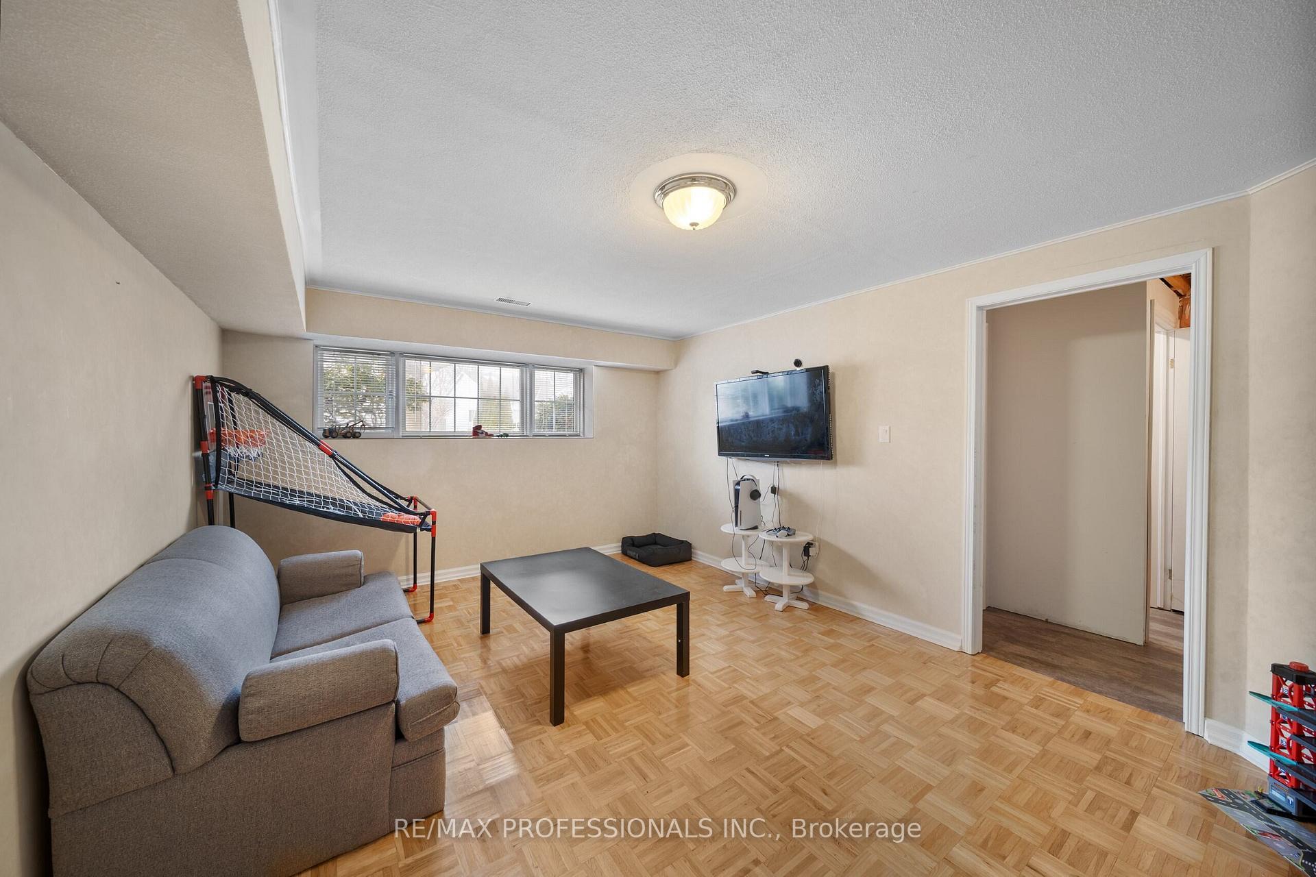Photo 30 of 522 Trico Drive, Cambridge, Lang's Farm — HOMEH
