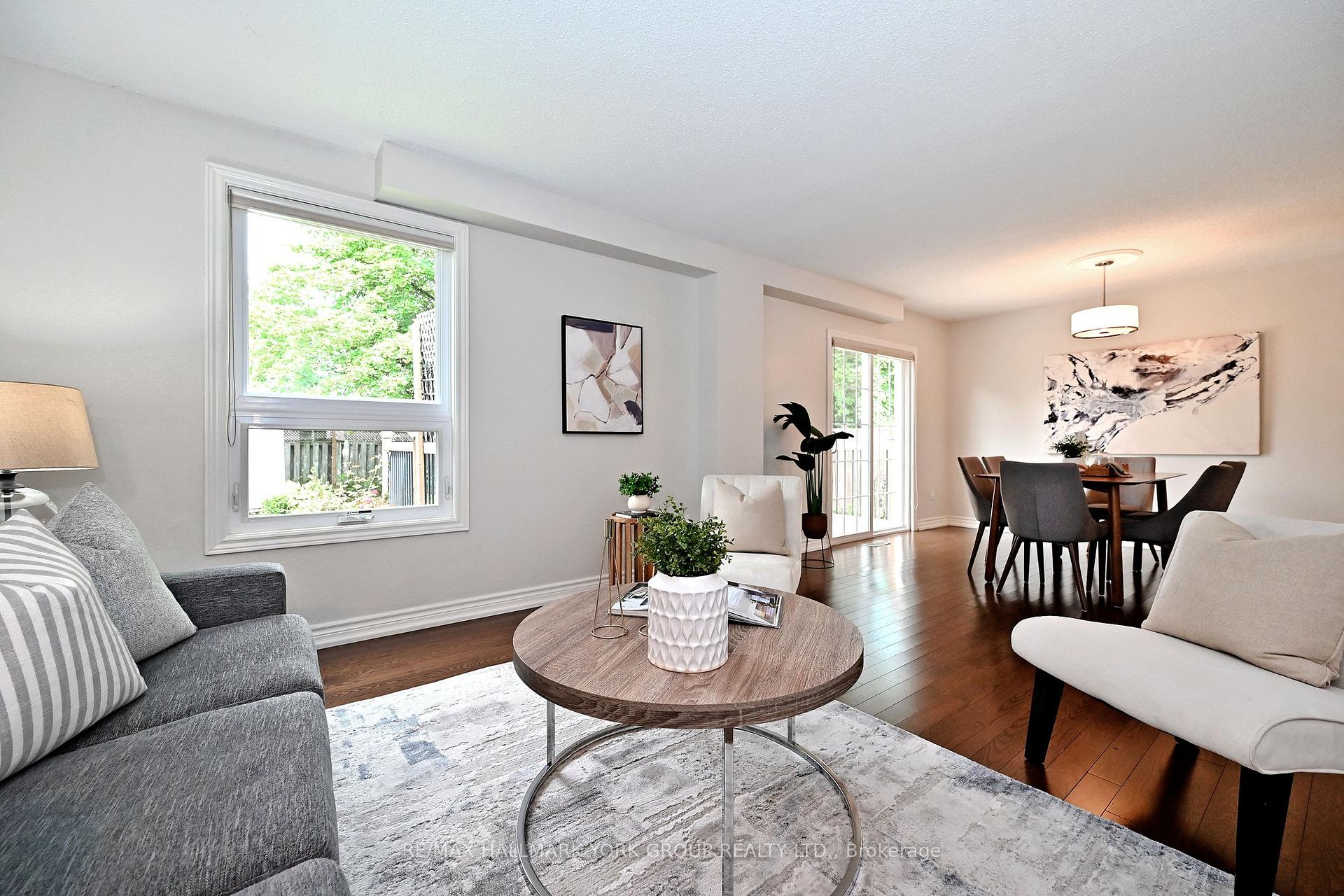 Photo 6 of 174 Currey Crescent, Newmarket, Central Newmarket — HOMEH