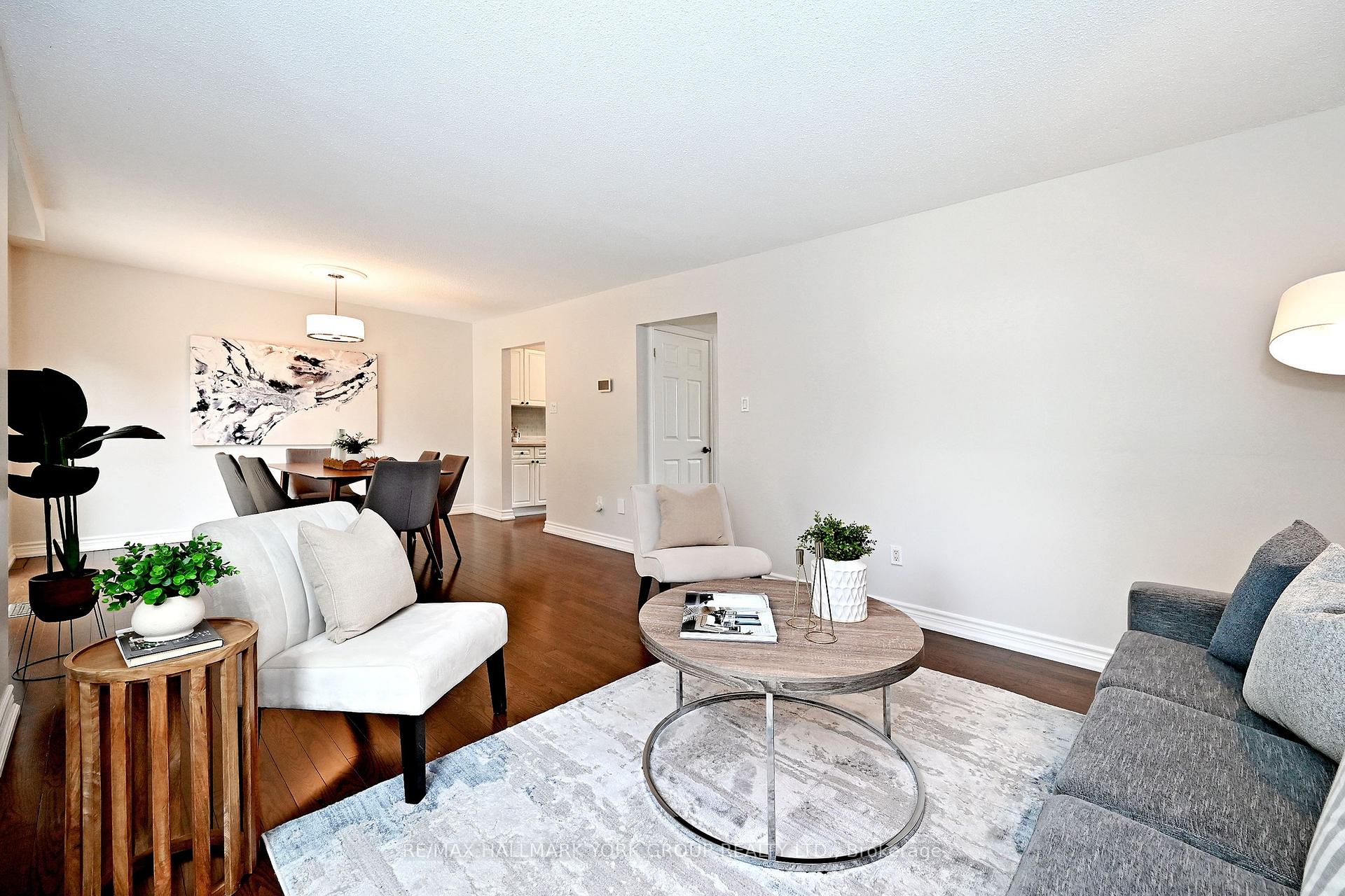 Photo 7 of 174 Currey Crescent, Newmarket, Central Newmarket — HOMEH