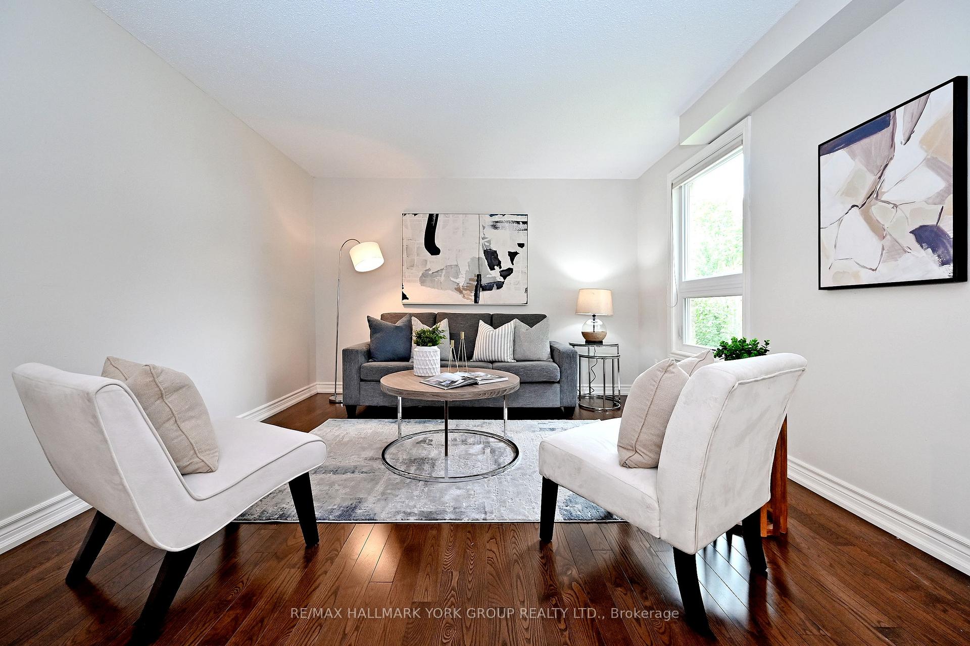 Photo 8 of 174 Currey Crescent, Newmarket, Central Newmarket — HOMEH
