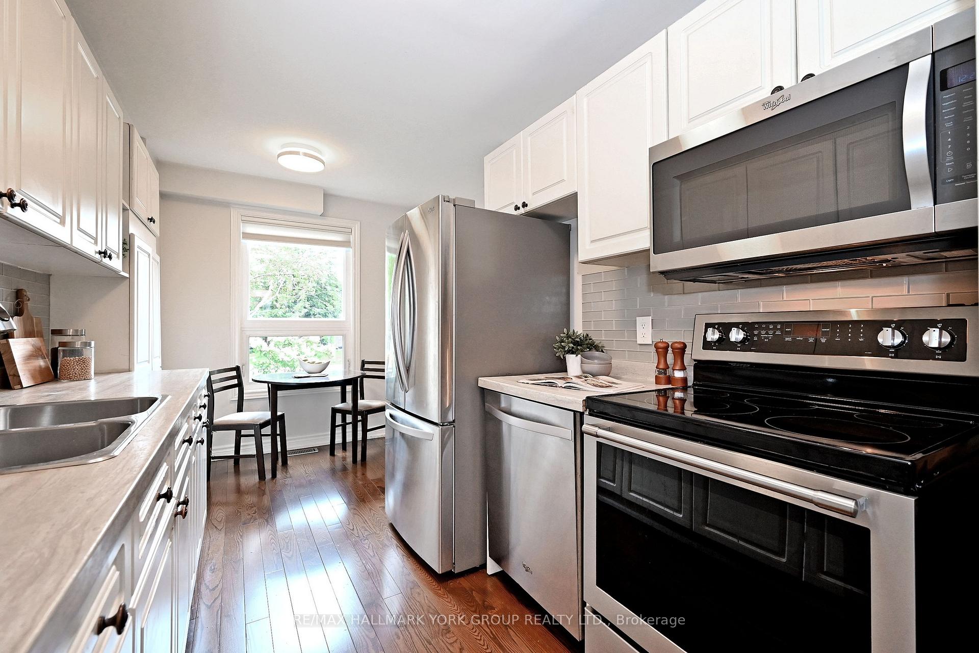 Photo 12 of 174 Currey Crescent, Newmarket, Central Newmarket — HOMEH