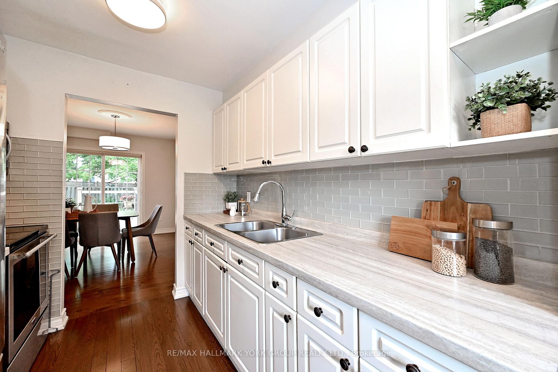 Photo 13 of 174 Currey Crescent, Newmarket, Central Newmarket — HOMEH