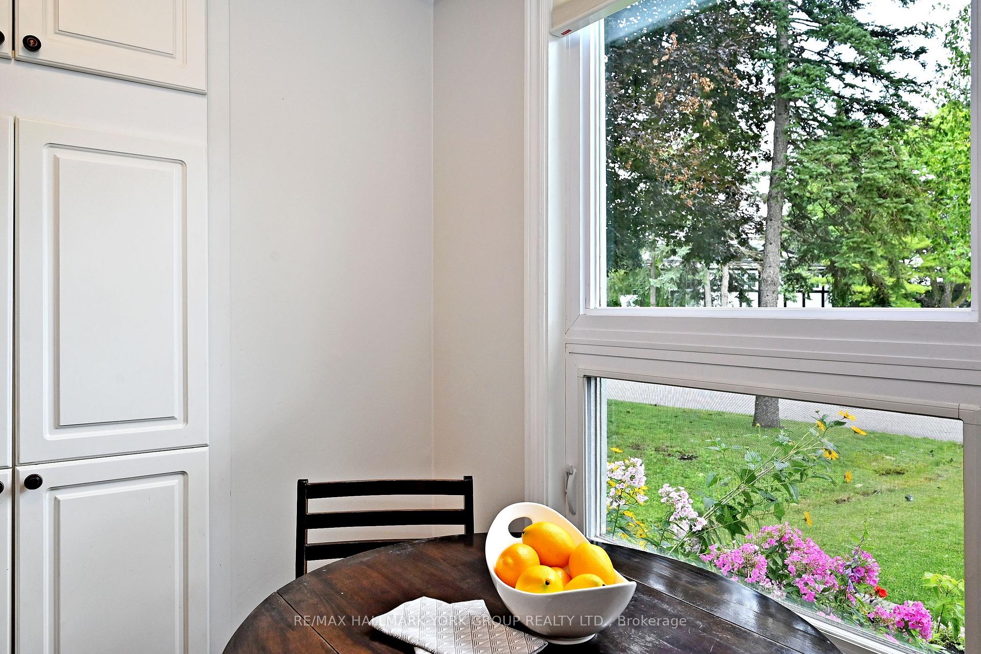 Photo 15 of 174 Currey Crescent, Newmarket, Central Newmarket — HOMEH