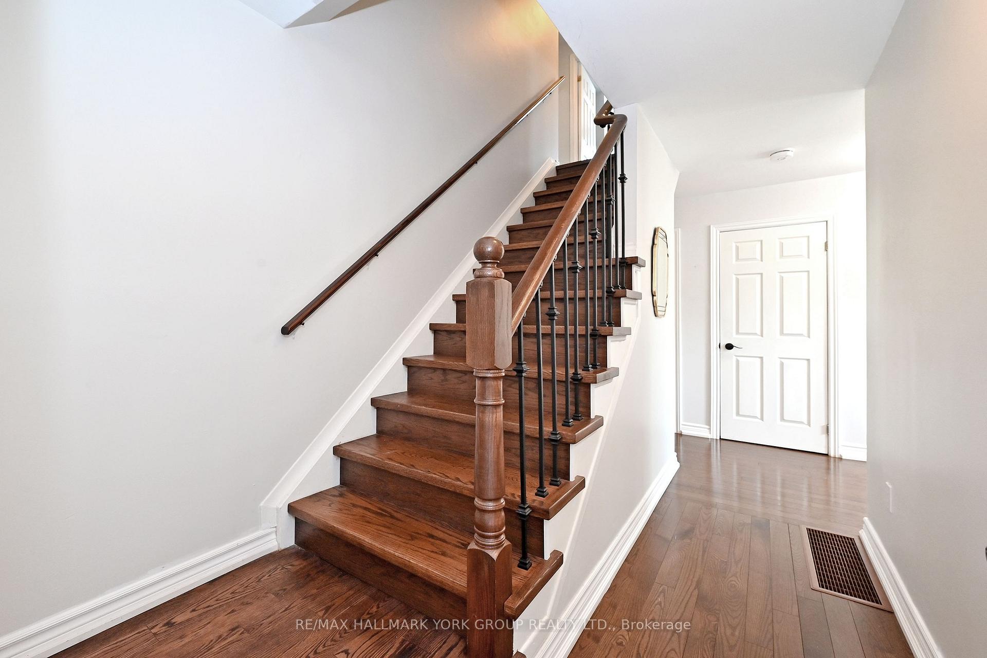Photo 17 of 174 Currey Crescent, Newmarket, Central Newmarket — HOMEH