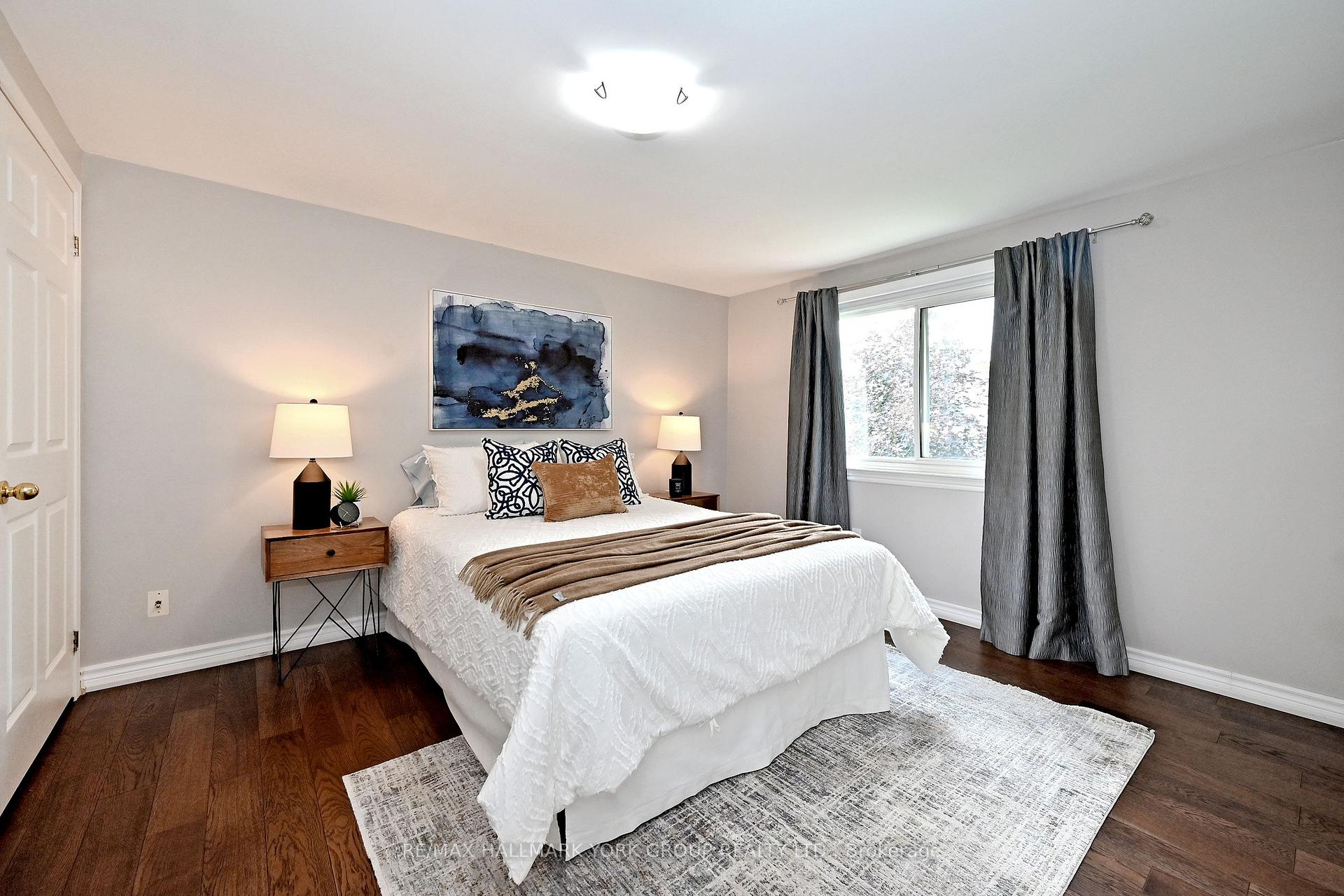 Photo 18 of 174 Currey Crescent, Newmarket, Central Newmarket — HOMEH
