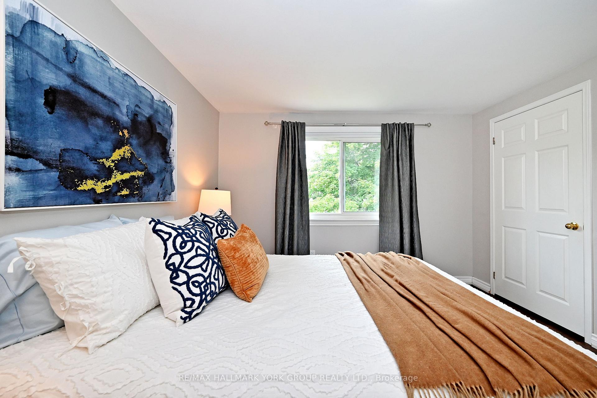Photo 19 of 174 Currey Crescent, Newmarket, Central Newmarket — HOMEH