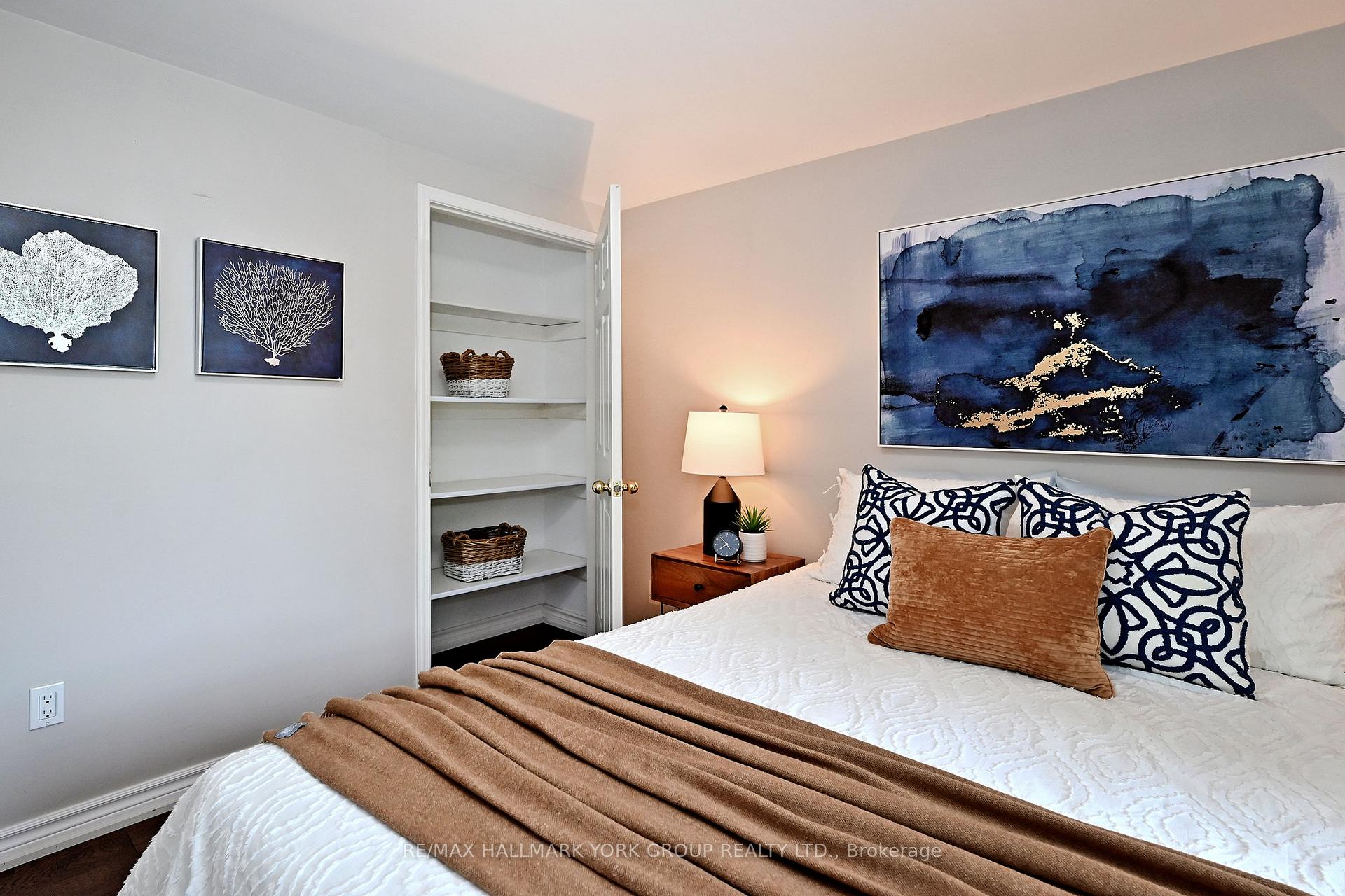 Photo 20 of 174 Currey Crescent, Newmarket, Central Newmarket — HOMEH