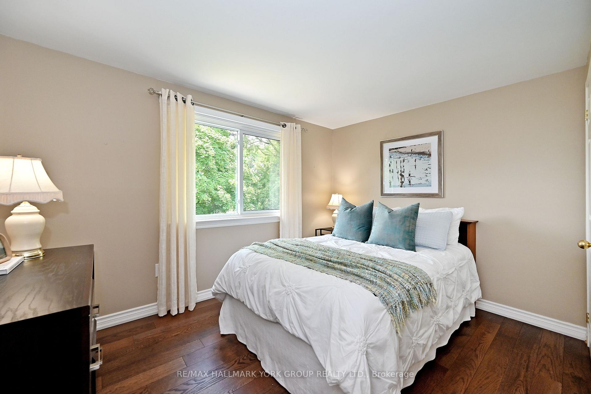 Photo 21 of 174 Currey Crescent, Newmarket, Central Newmarket — HOMEH