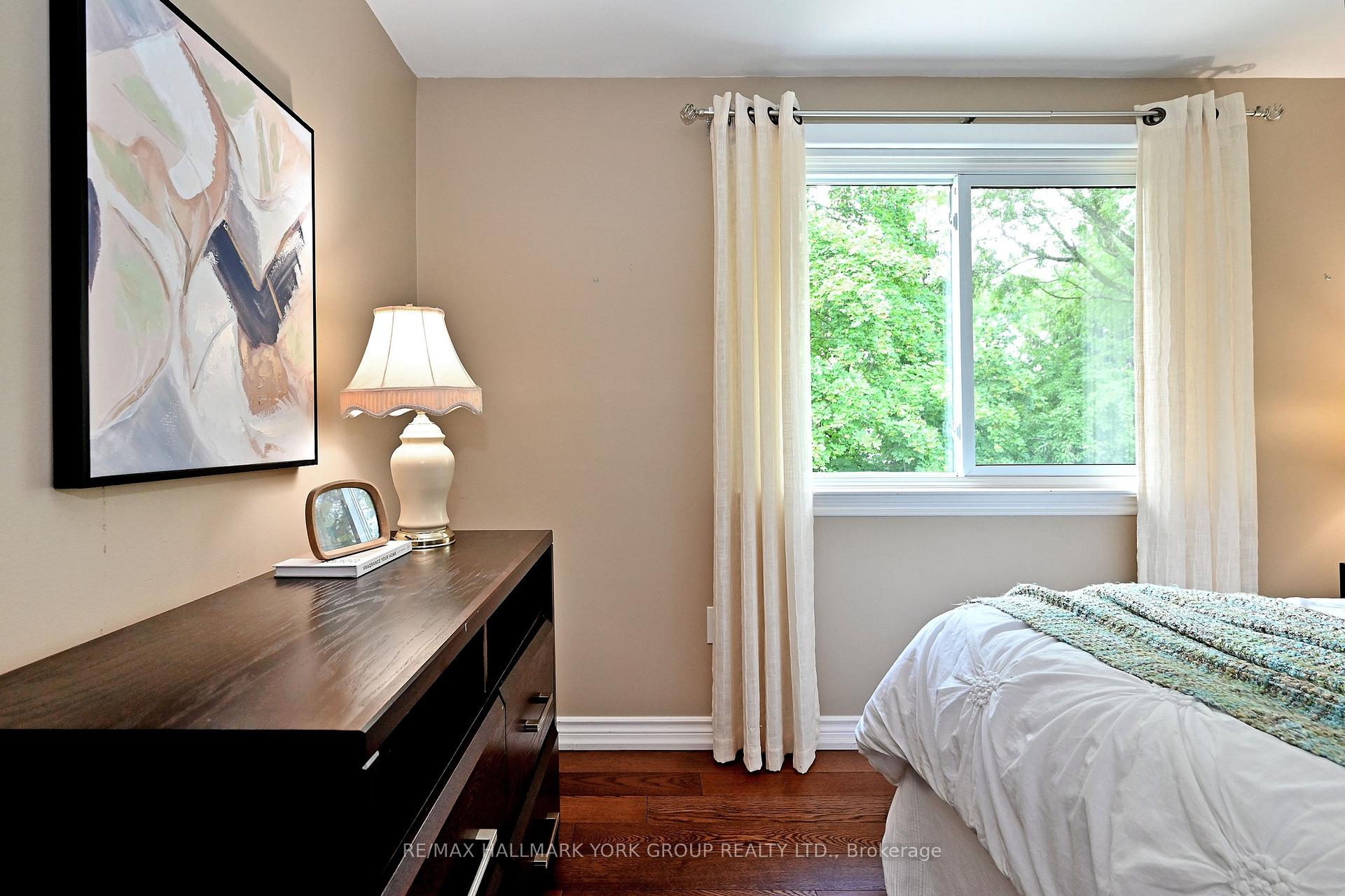Photo 22 of 174 Currey Crescent, Newmarket, Central Newmarket — HOMEH