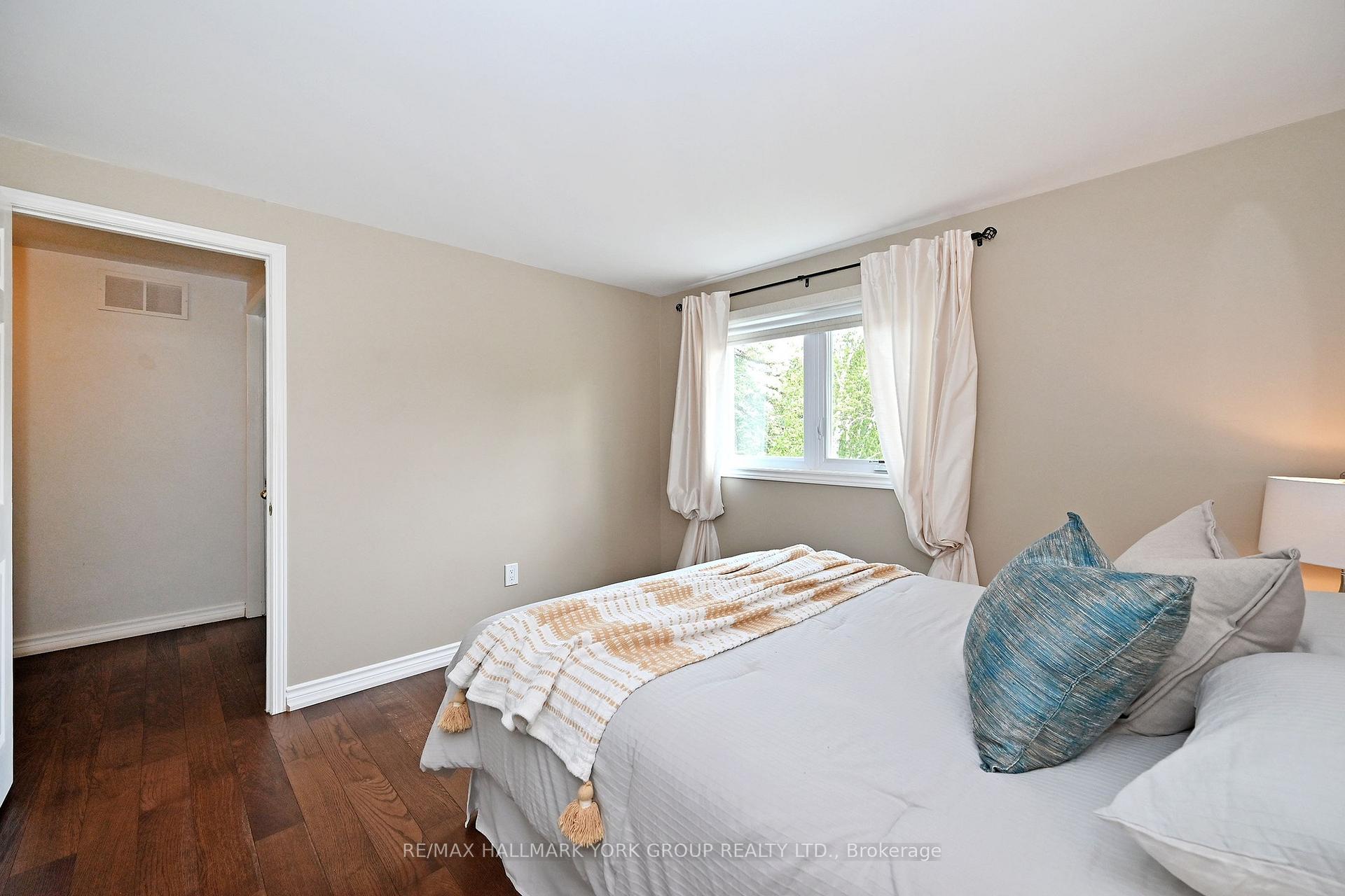 Photo 23 of 174 Currey Crescent, Newmarket, Central Newmarket — HOMEH