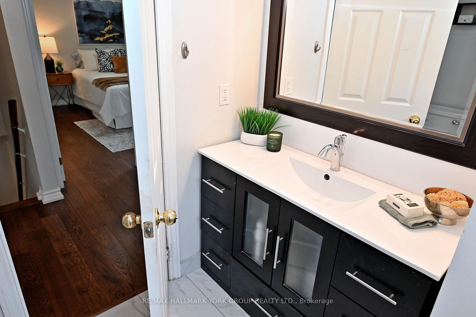 Photo 27 of 174 Currey Crescent, Newmarket, Central Newmarket — HOMEH