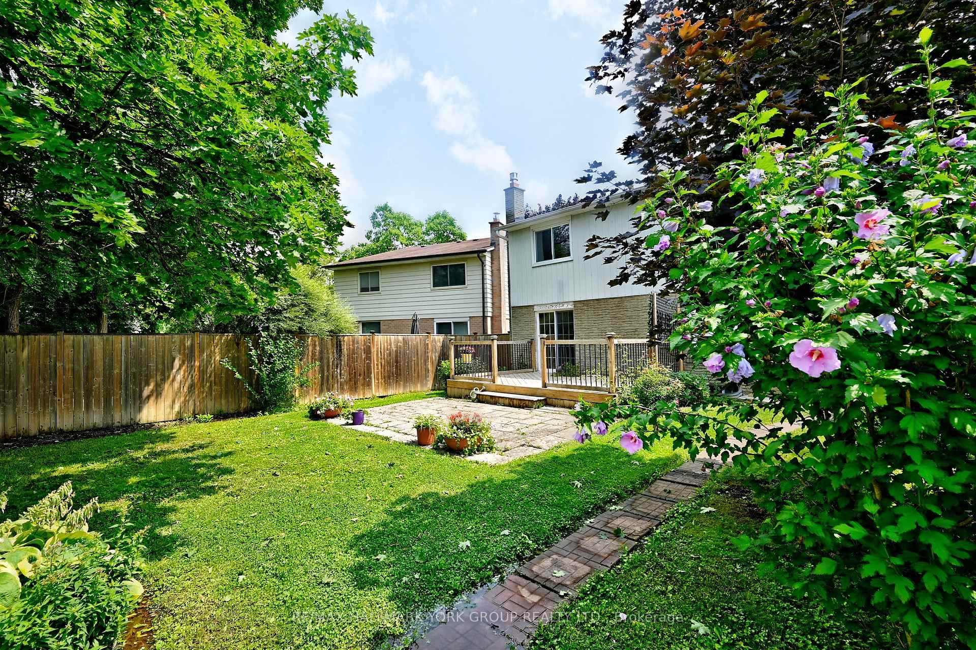 Photo 29 of 174 Currey Crescent, Newmarket, Central Newmarket — HOMEH