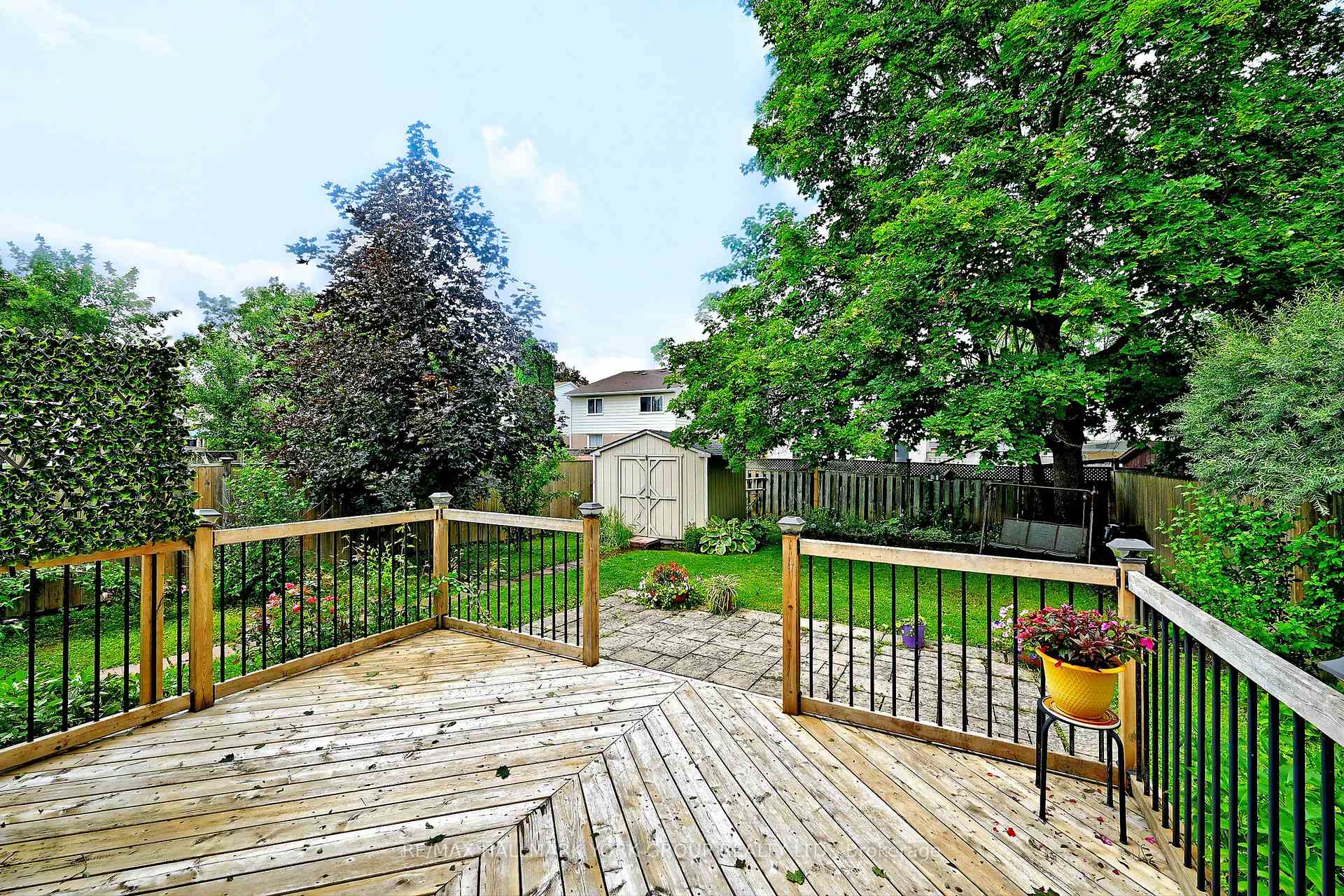 Photo 32 of 174 Currey Crescent, Newmarket, Central Newmarket — HOMEH