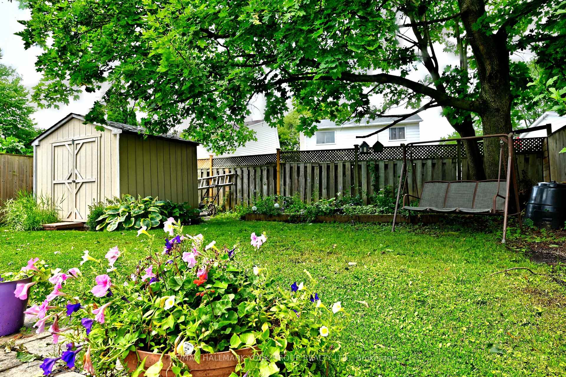 Photo 33 of 174 Currey Crescent, Newmarket, Central Newmarket — HOMEH