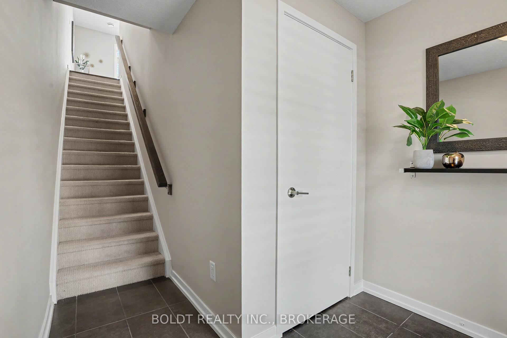 Photo 4 of Unit 13, 510 North Service Road, Grimsby, Grimsby Beach — HOMEH