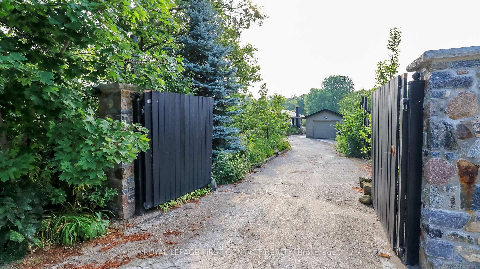 Photo 2 of 21 Sunnidale Road, Wasaga Beach — HOMEH