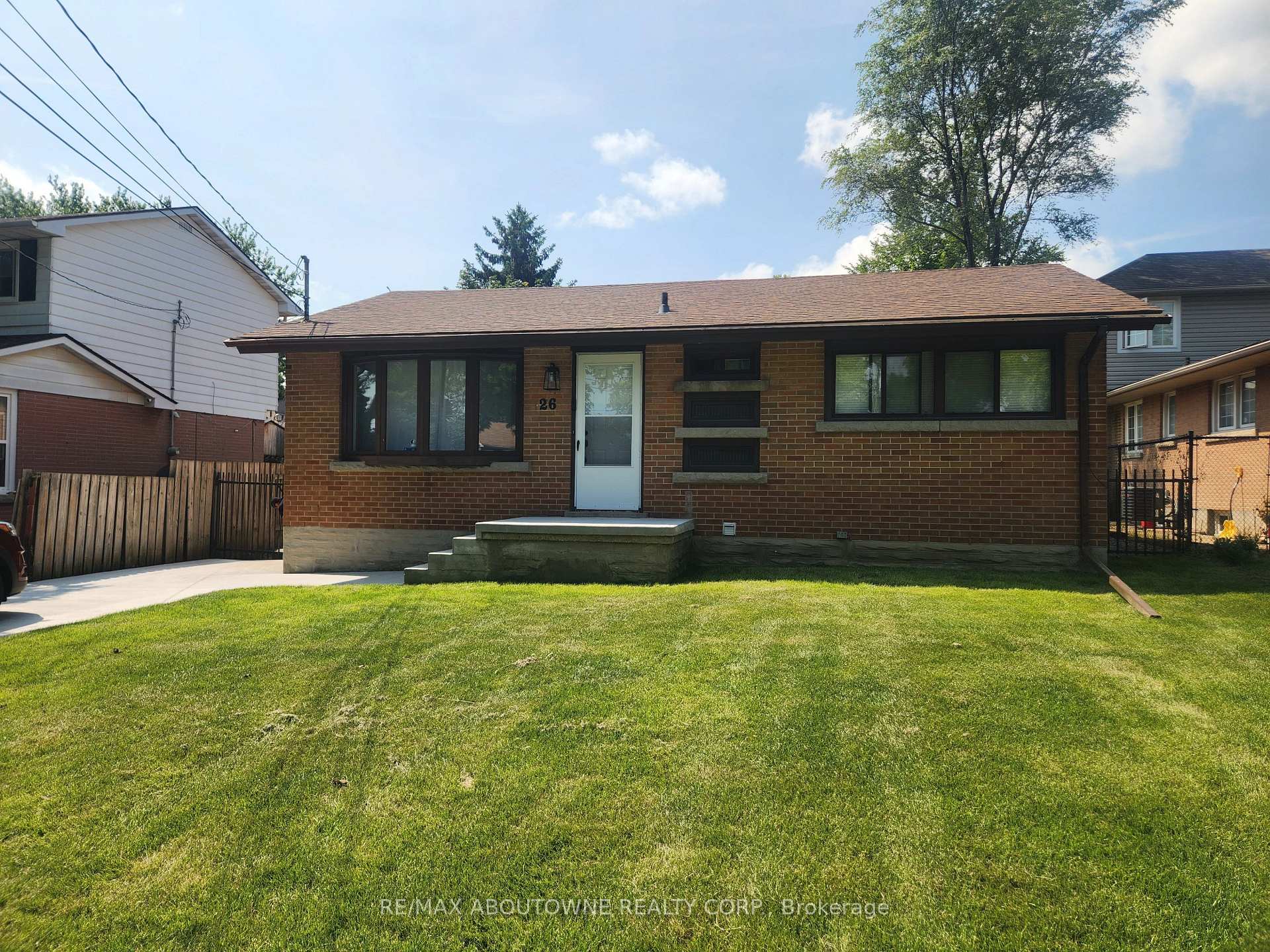 Photo 2 of Unit Lower, 26 Grandfield Street, Hamilton, Huntington — HOMEH