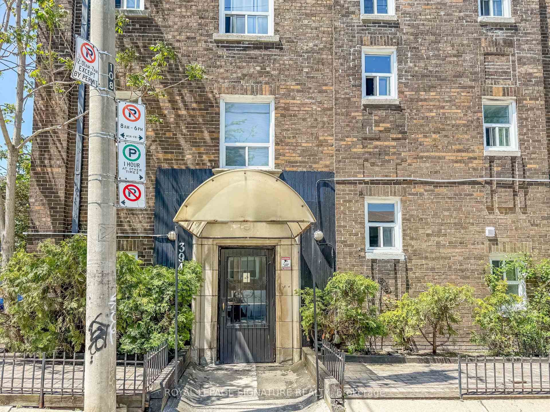 Front of Unit 33, 394 Dovercourt Avenue