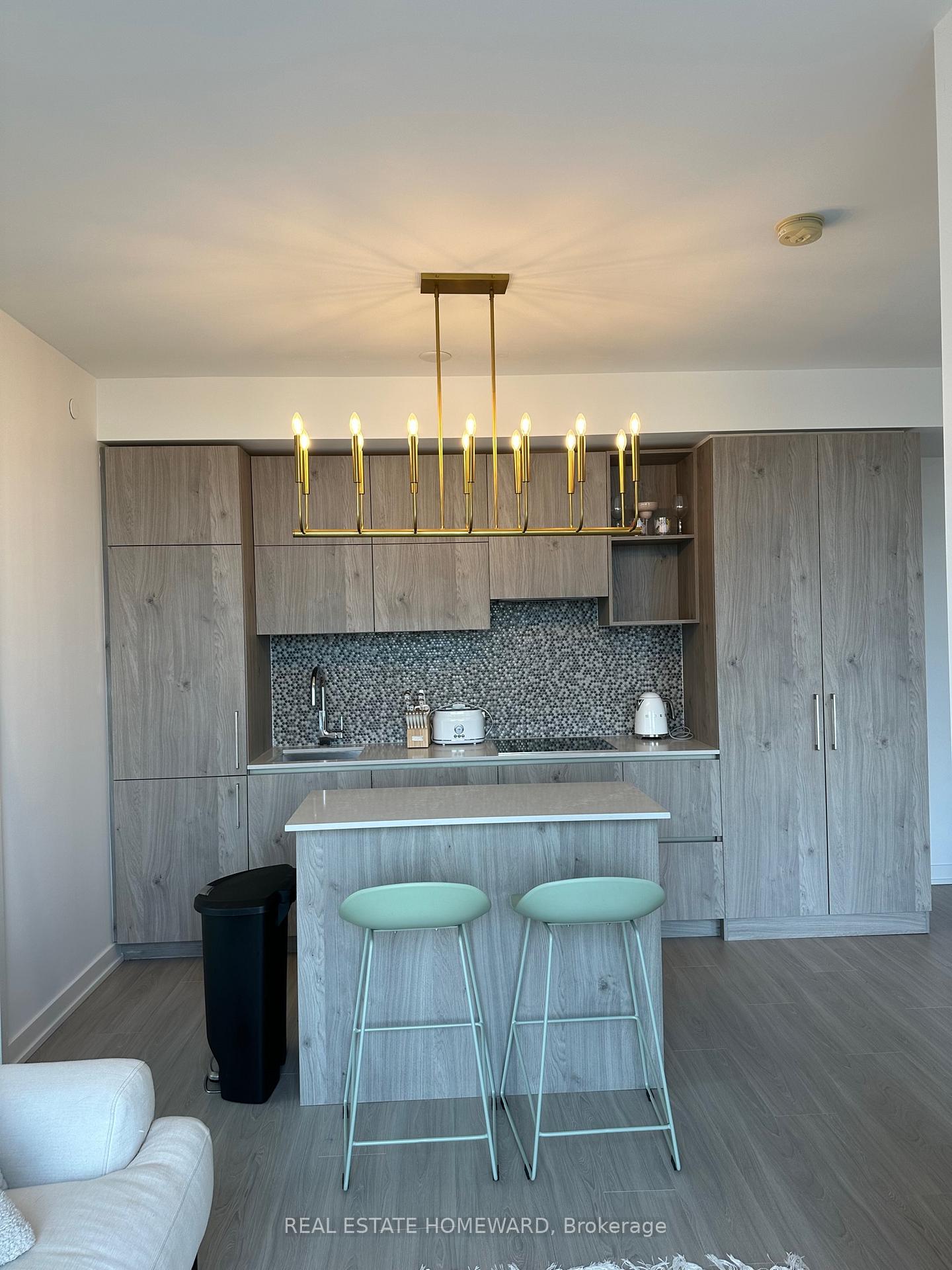 Front of Unit 1611, 1 Yorkville Avenue