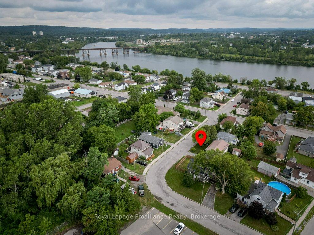 Photo 5 of 61 Pelham Street, Quinte West, Trenton Ward — HOMEH
