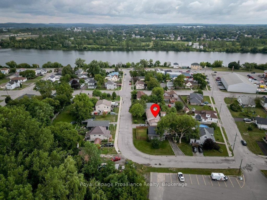 Photo 38 of 61 Pelham Street, Quinte West, Trenton Ward — HOMEH