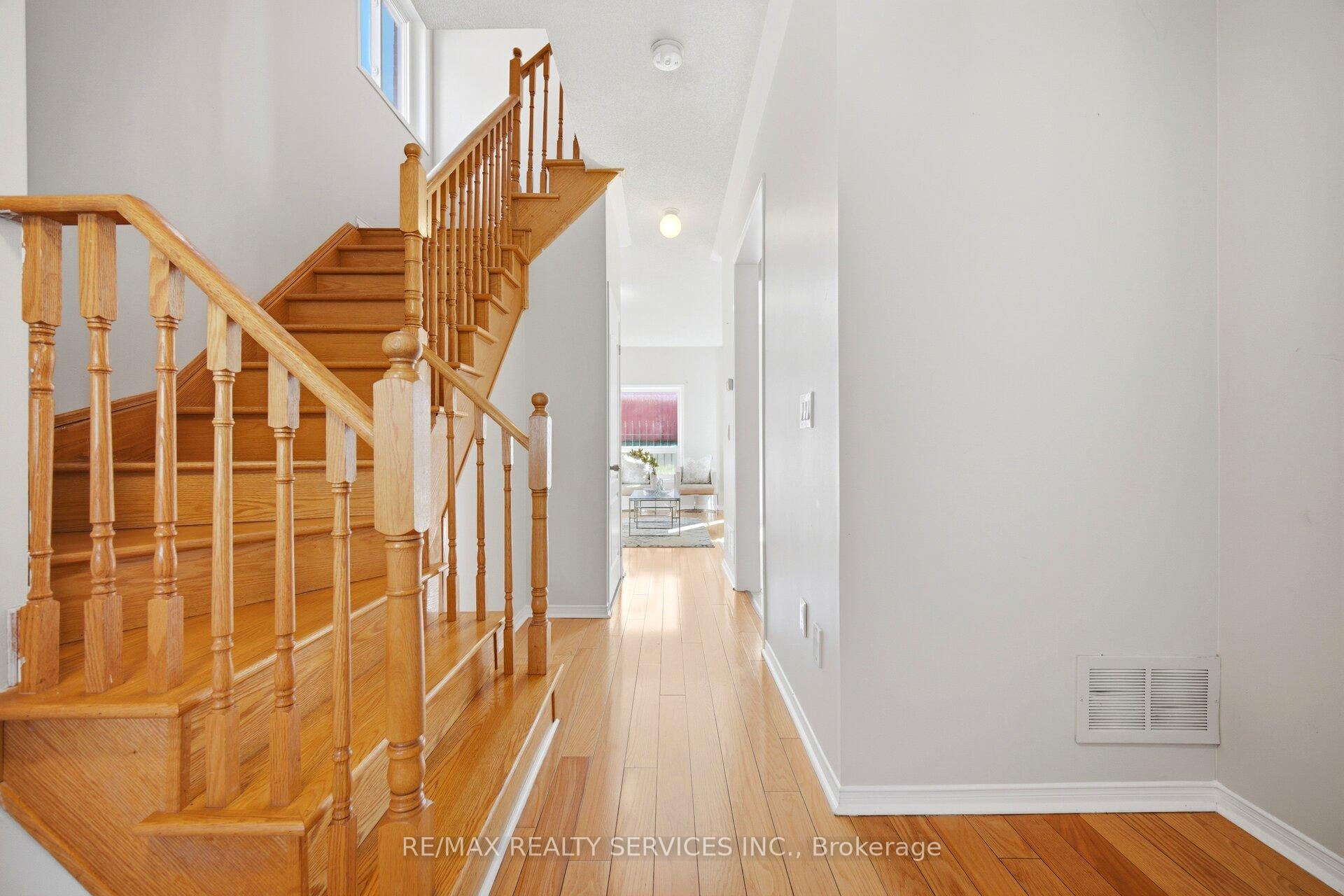 Photo 3 of 82 Rubysilver Drive, Brampton, Vales of Castlemore — HOMEH