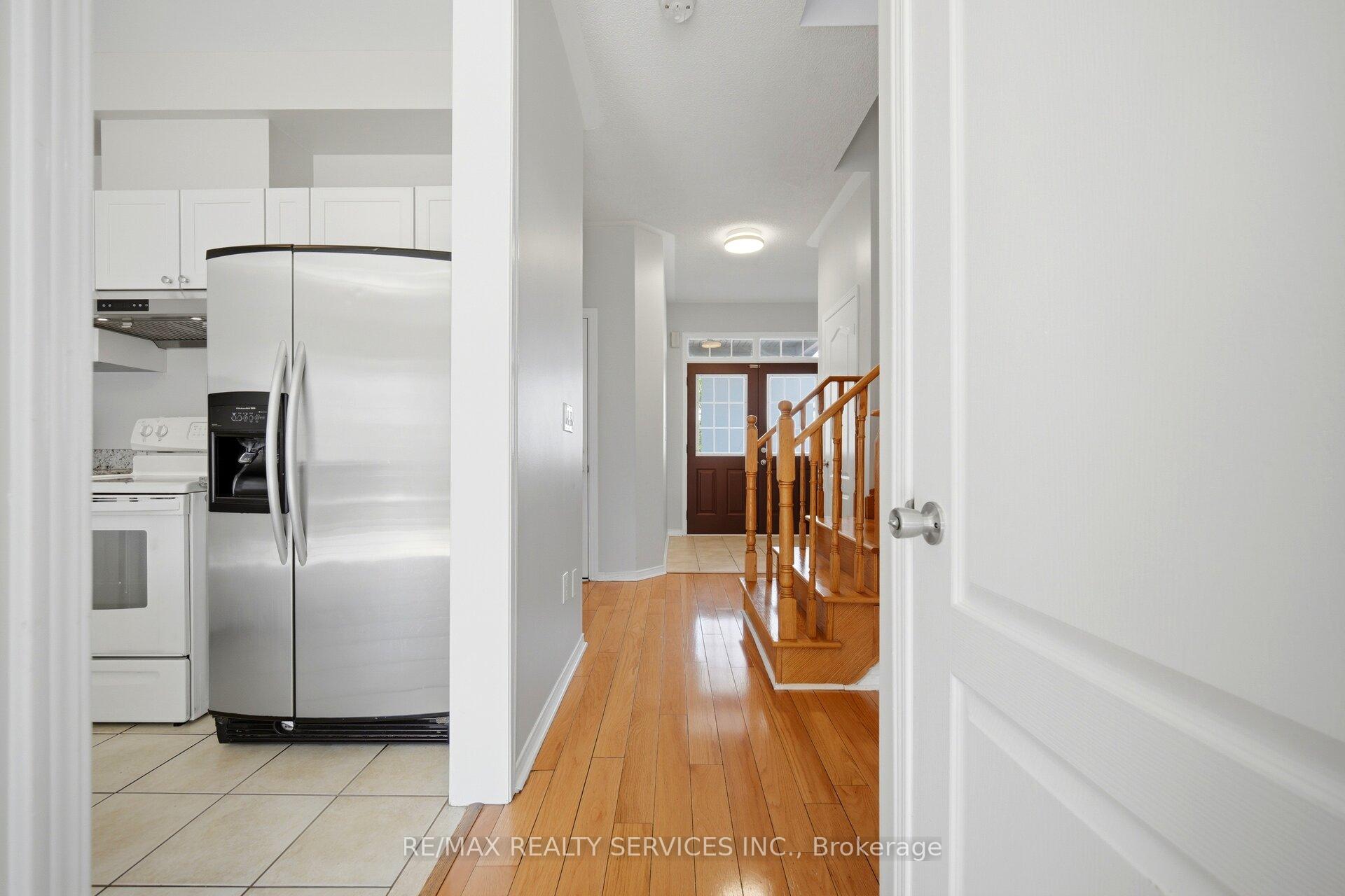 Photo 4 of 82 Rubysilver Drive, Brampton, Vales of Castlemore — HOMEH